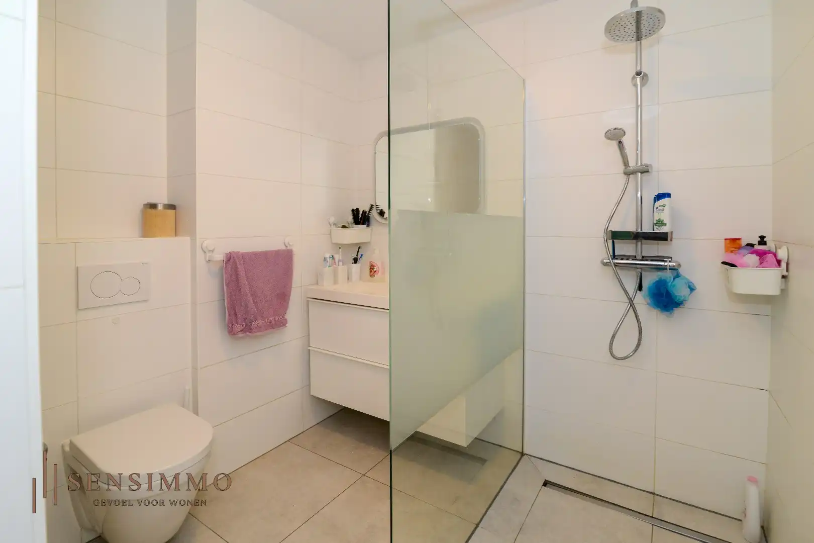 Gerenoveerde halfopen woning met 3 slaapkamers in Genk foto 16