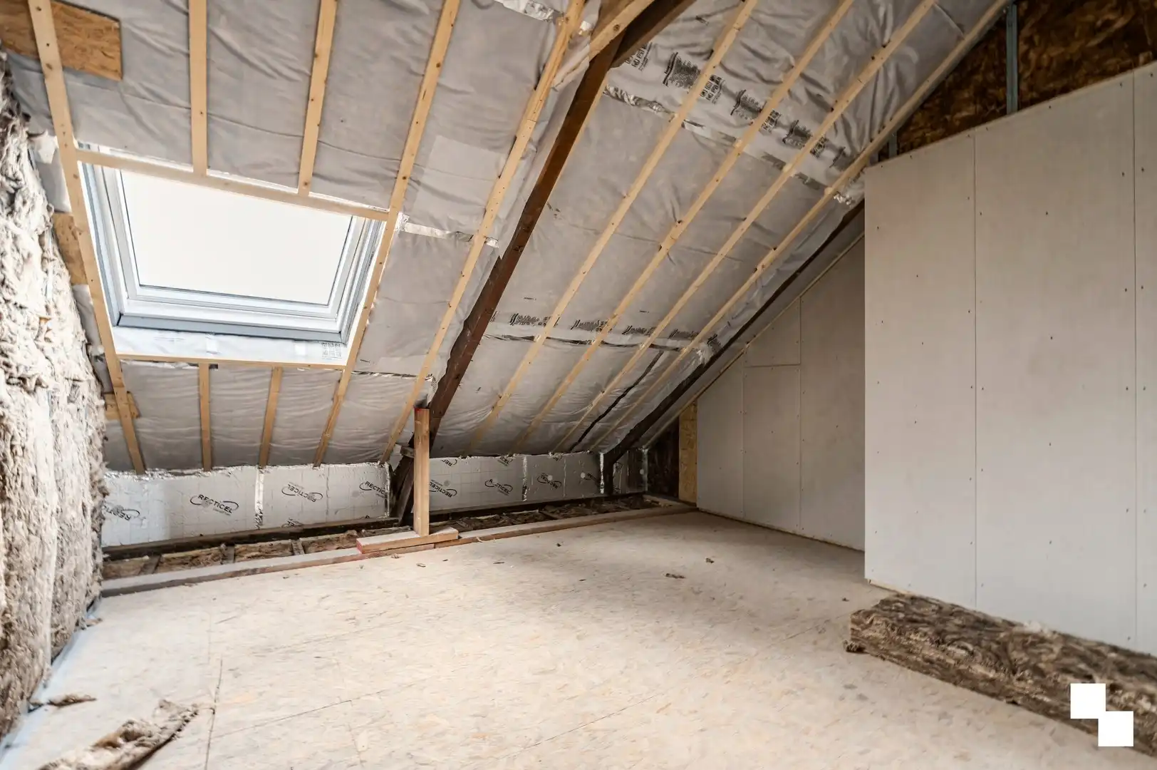 Luxueus appartement met ruim terras in hartje Izegem foto 17