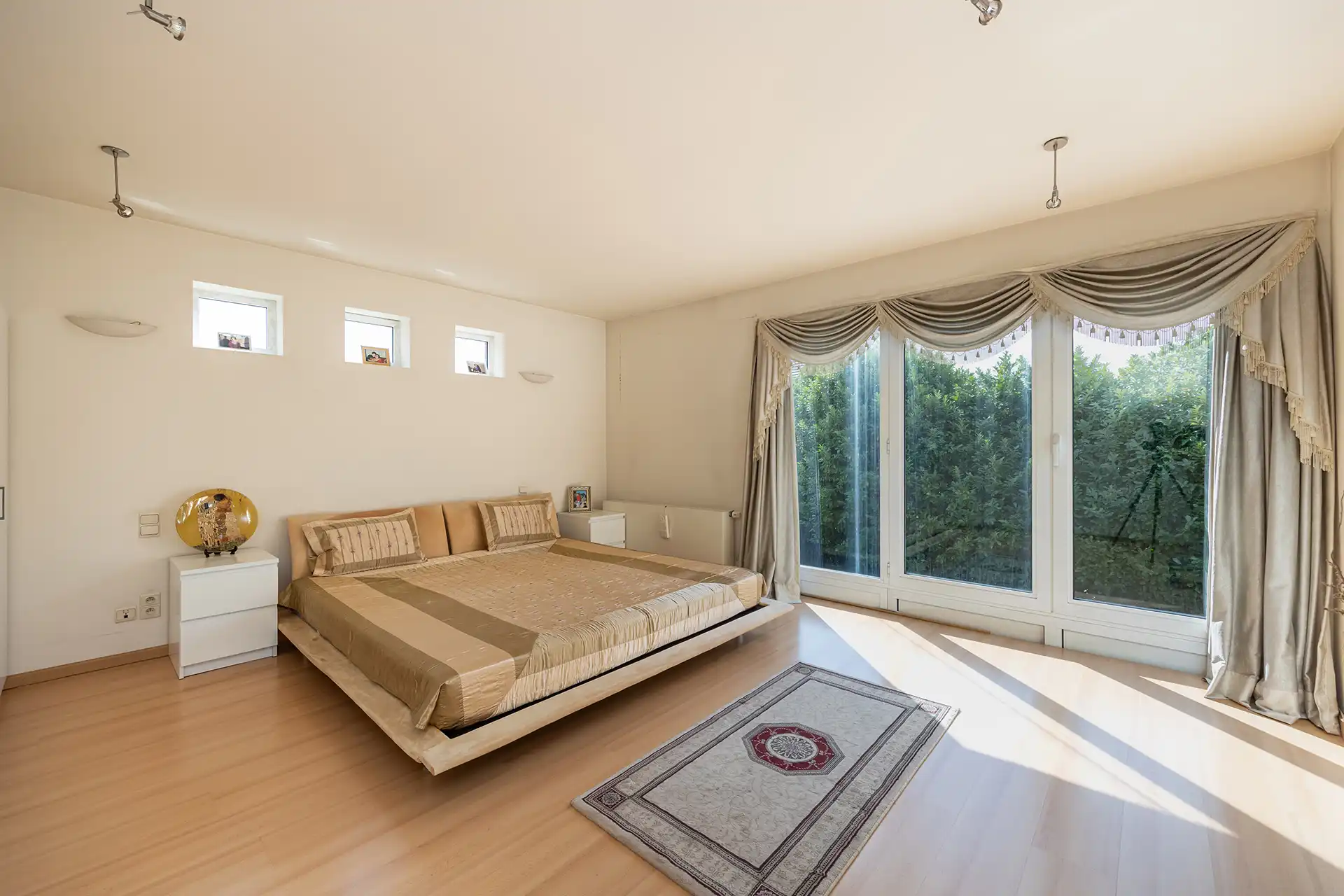 Ruime villa met 4 slpk's en 3 badkamers op toplocatie foto 13