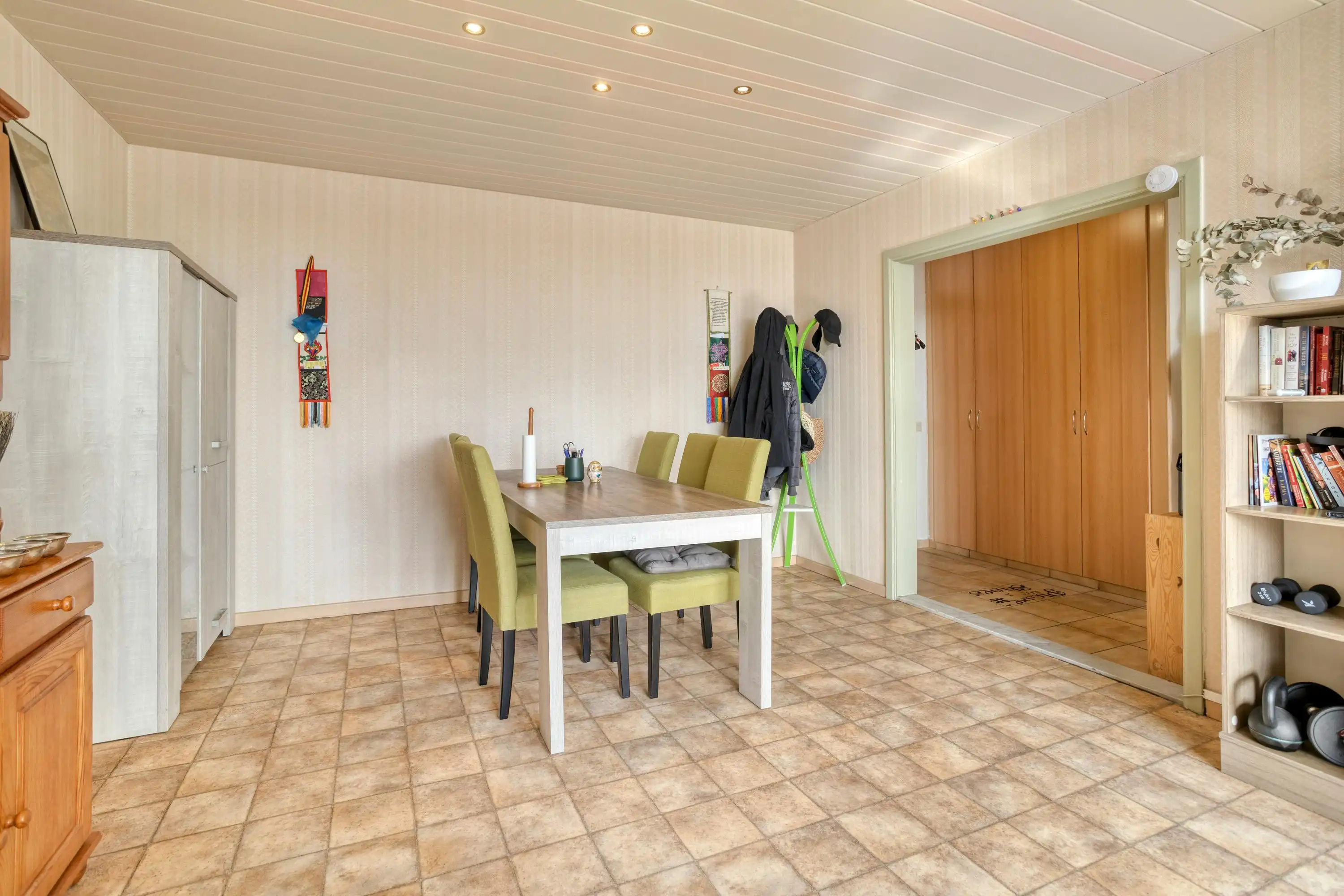 Instapklaar 2-slaapkamerappartement te koop in Berchem foto 5