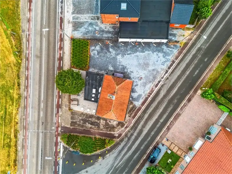 INTERESSANTE OPBRENGSTEIGENDOM MET HANDELSRUIMTE EN APPARTEMENT foto 4