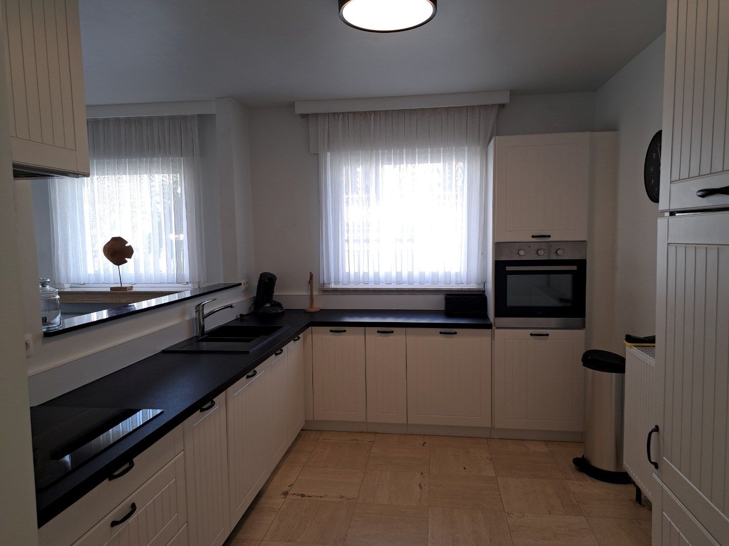 Ruim woonappartement met 3 slaapkamers en garage  te koop vlak aan het strand en duinen te Koksijde foto 5