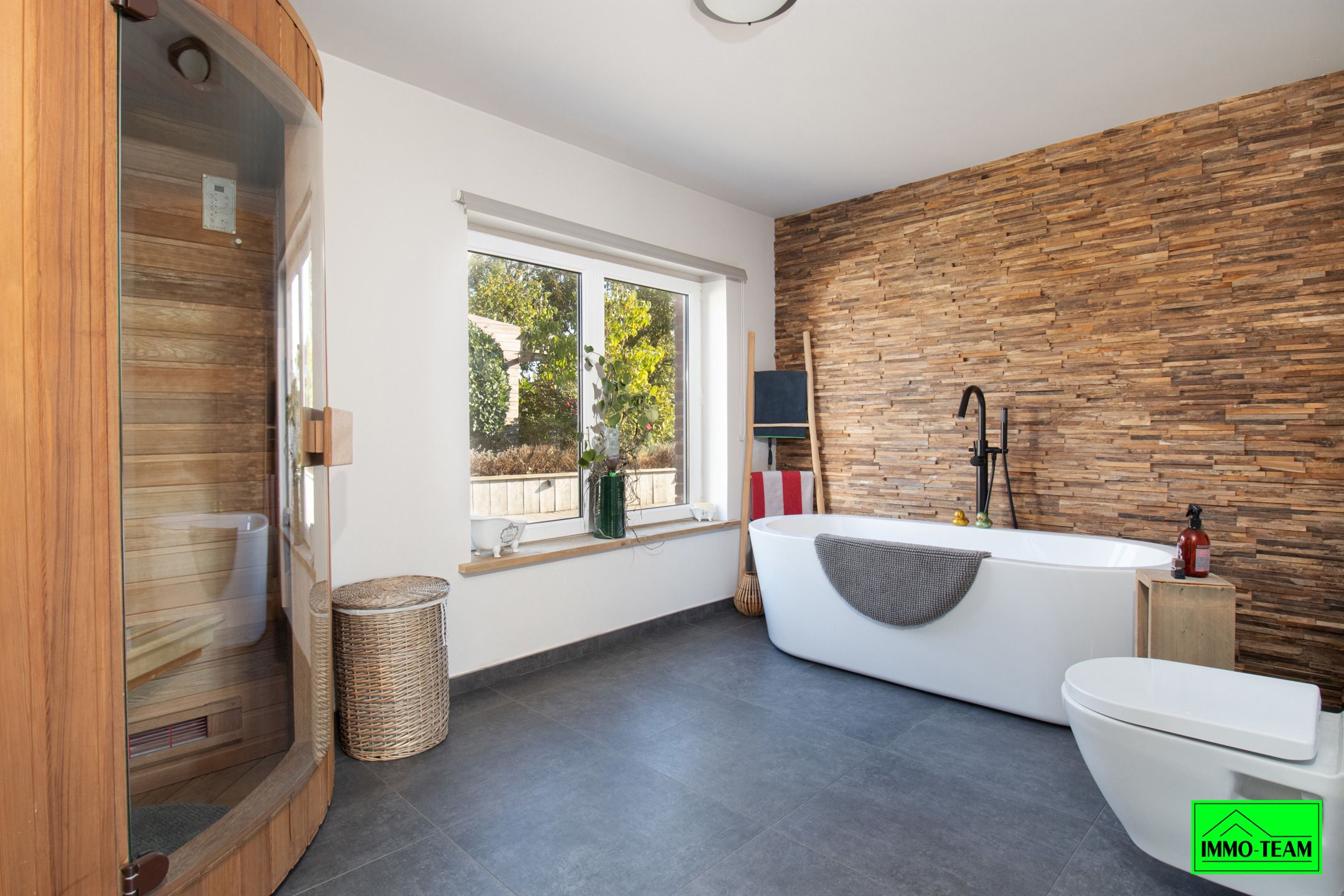 Prachtig gerenoveerde woning met heel wat potentieel foto 9