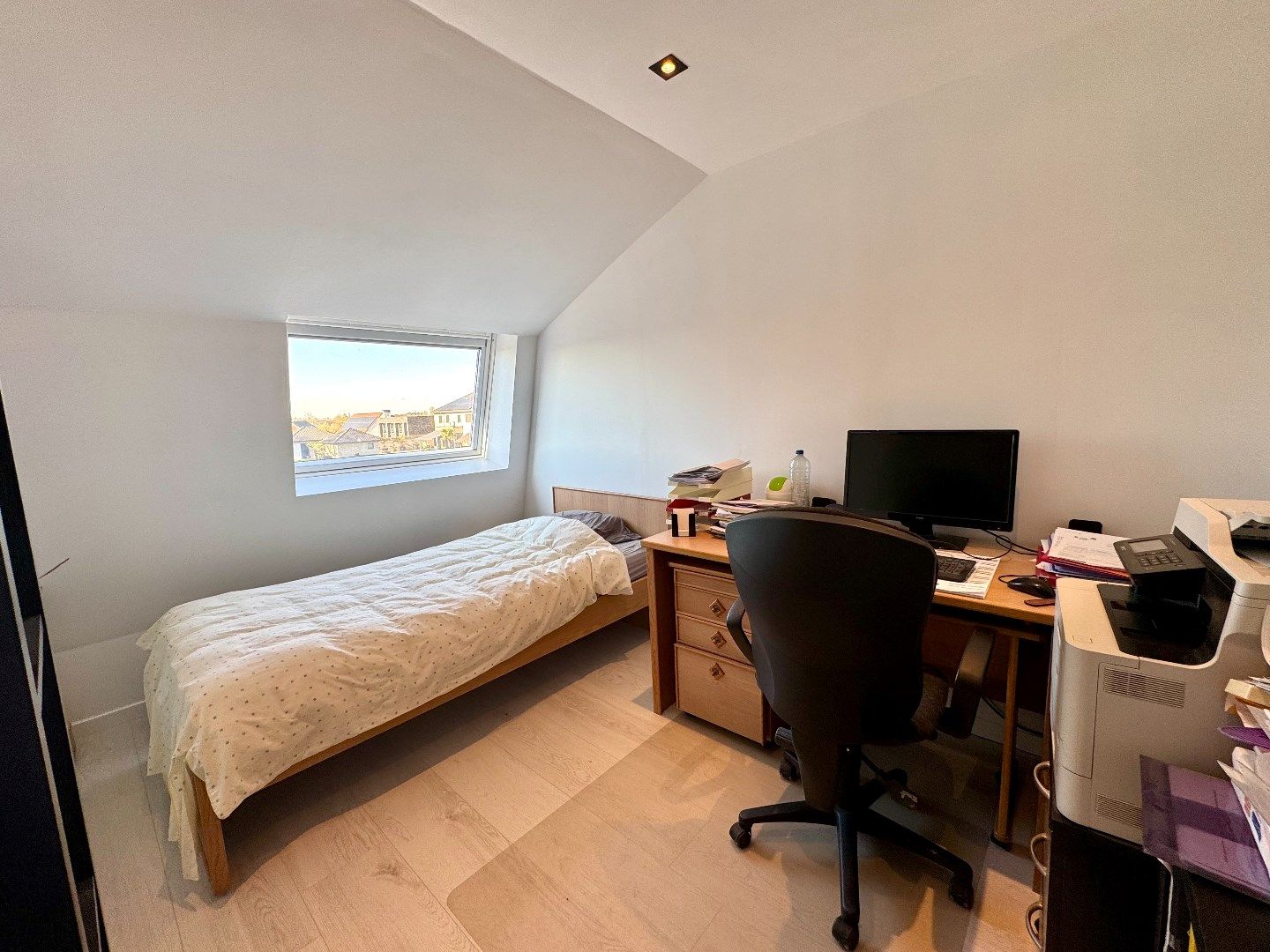 GERENOVEERDE WONING MET 2 SLPKS, TUIN EN GARAGE foto 16