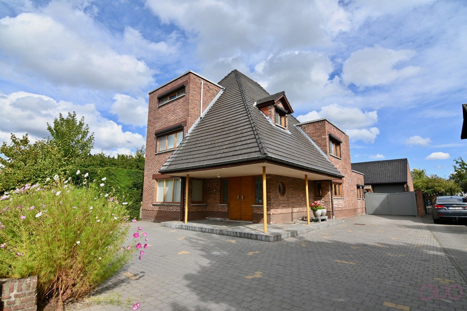 Hoofdfoto van de publicatie: Karaktervolle, ruime woning met werkplaats & grote tuin – unieke opportuniteit