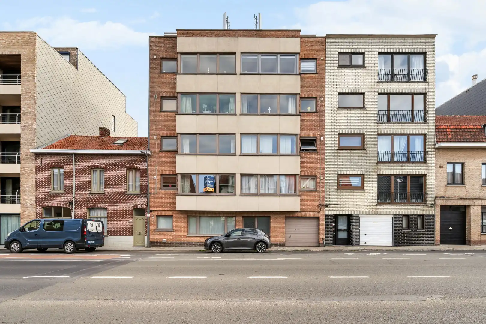 Instapklaar appartement met 2 slaapkamers, balkon en garage in Ieper-centrum foto 18