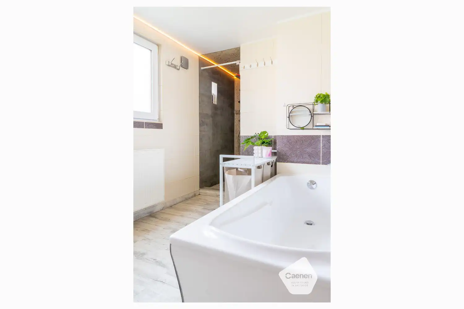 Wonen en werken op één adres – unieke halfopen woning met praktijkruimte. foto 9