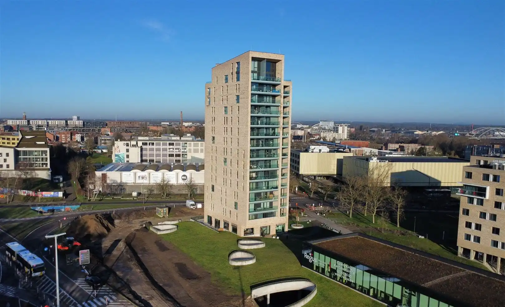 Verhuurd investeringsappartement met weids zicht foto {{pictureIndex}}