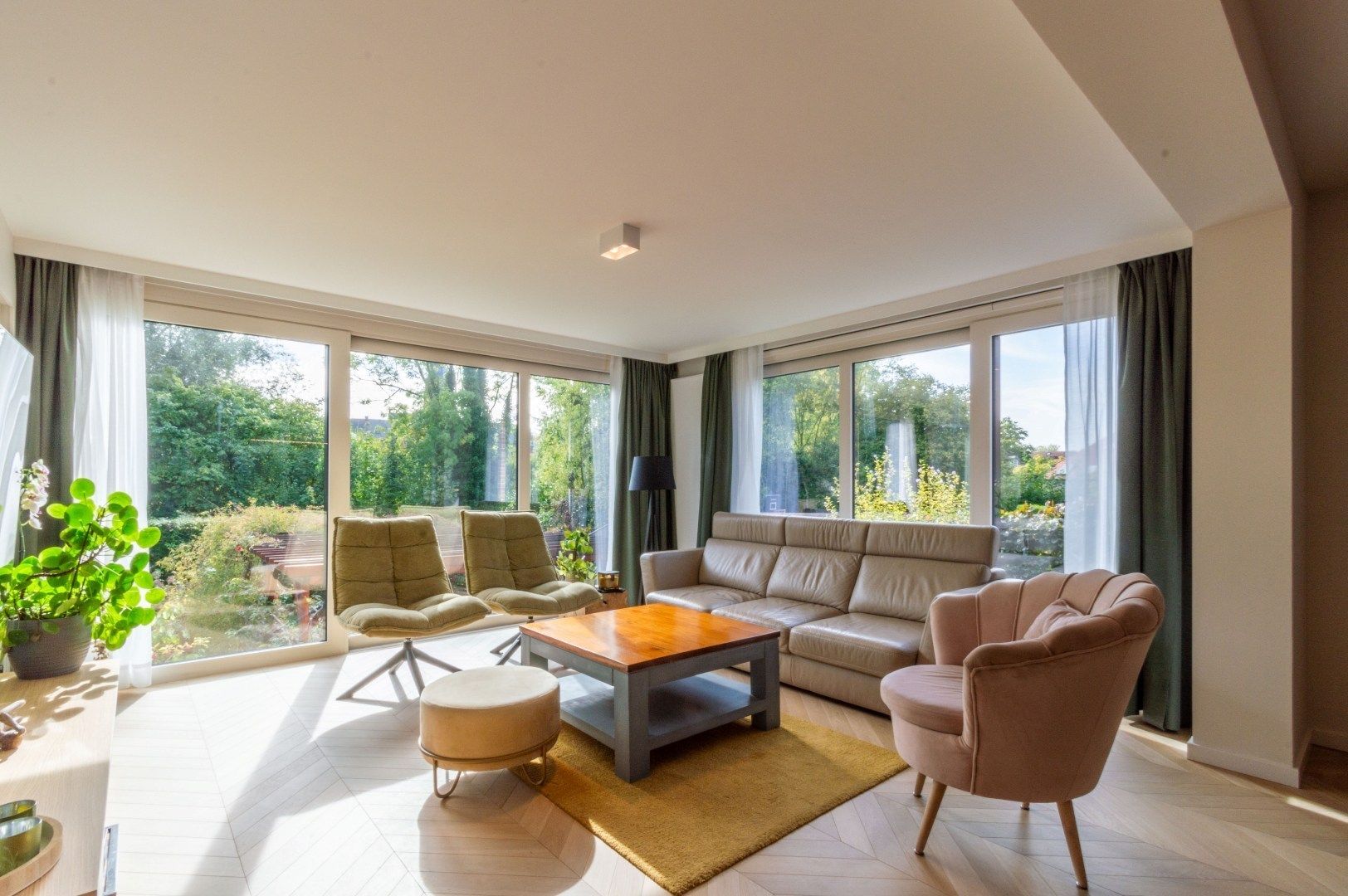 RUIME, INTEGRAAL VERNIEUWDE VILLA ! foto 3