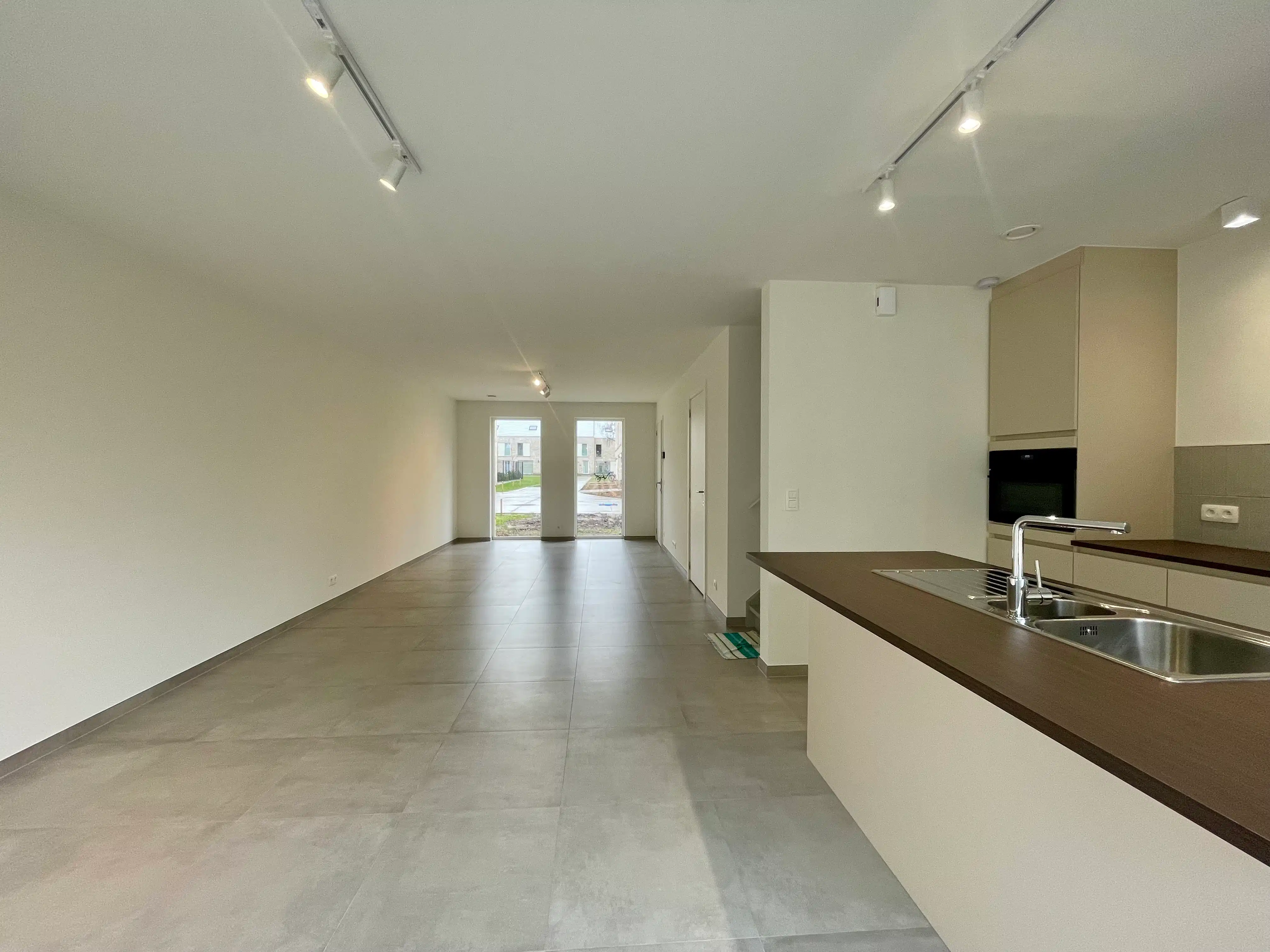 Nieuwbouwwoning in een levendige buurt dichtbij Gent foto 2