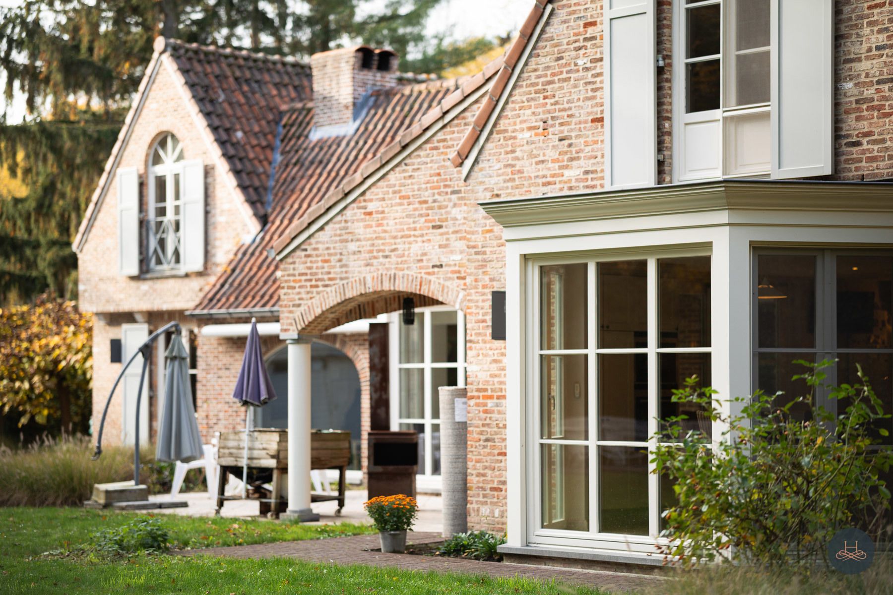 Riant landhuis met zwembad op ruim perceel in rustige wijk foto 26