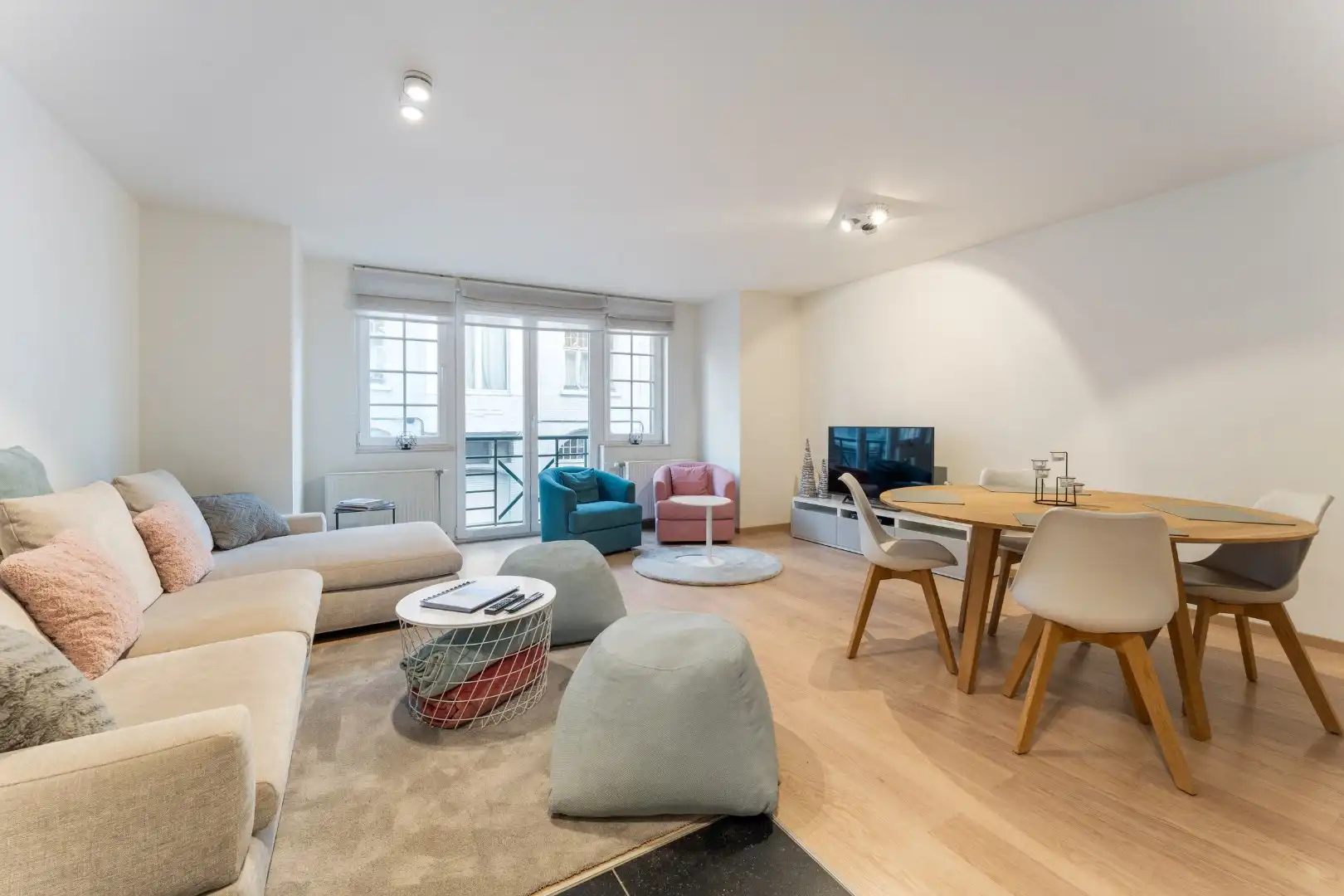 Centraal gelegen appartement met 2 slpks. en terras foto 2