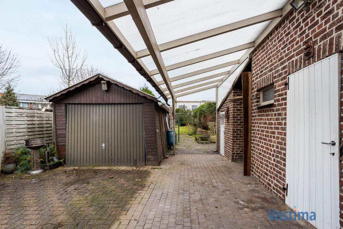 Te renoveren, halfopen woning met zuid gerichte tuin foto 22