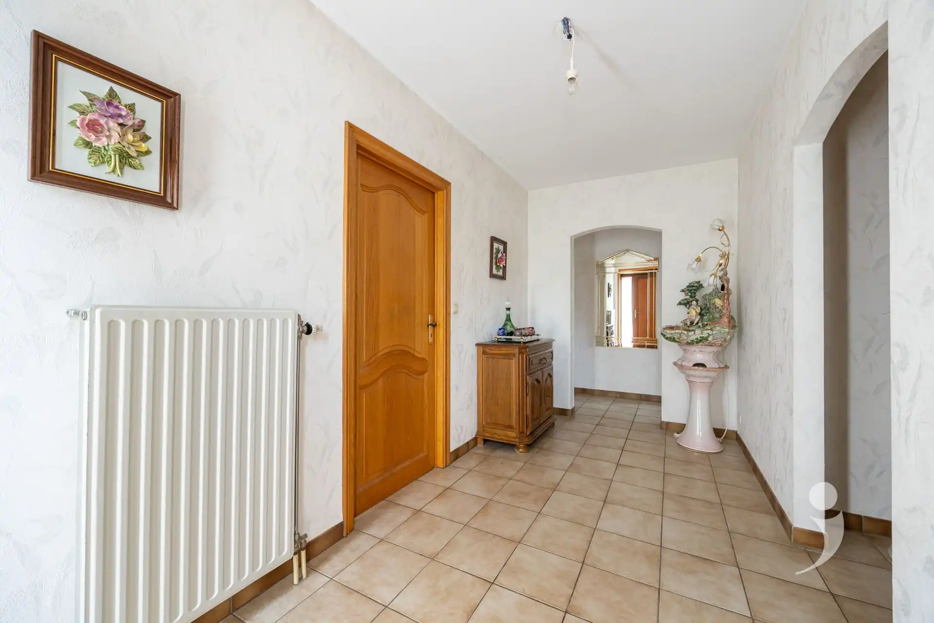 Instapklare en ruime woning met zicht op de velden! foto 3