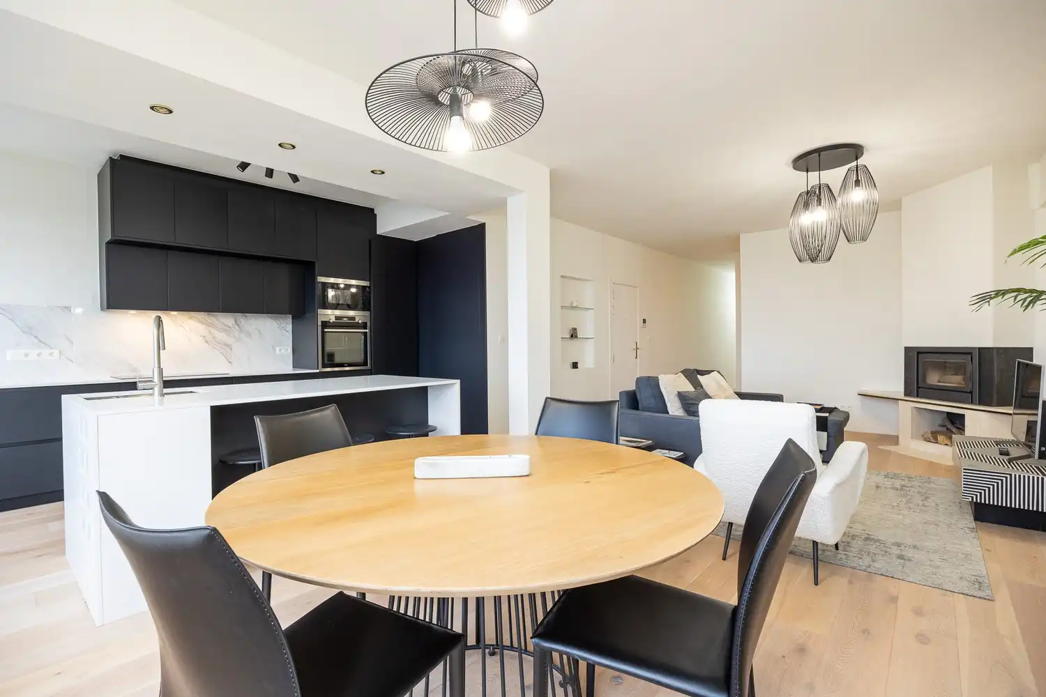 Stijlvol 2-slp app met terras en panoramisch uitzicht over Antwerpen foto 6