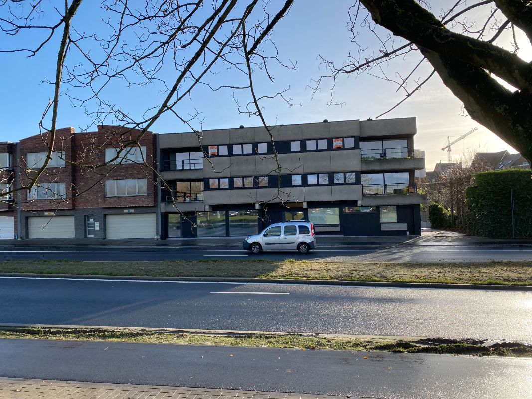 Ruim appartement met 2 slaapkamers, centraal gelegen. foto 2