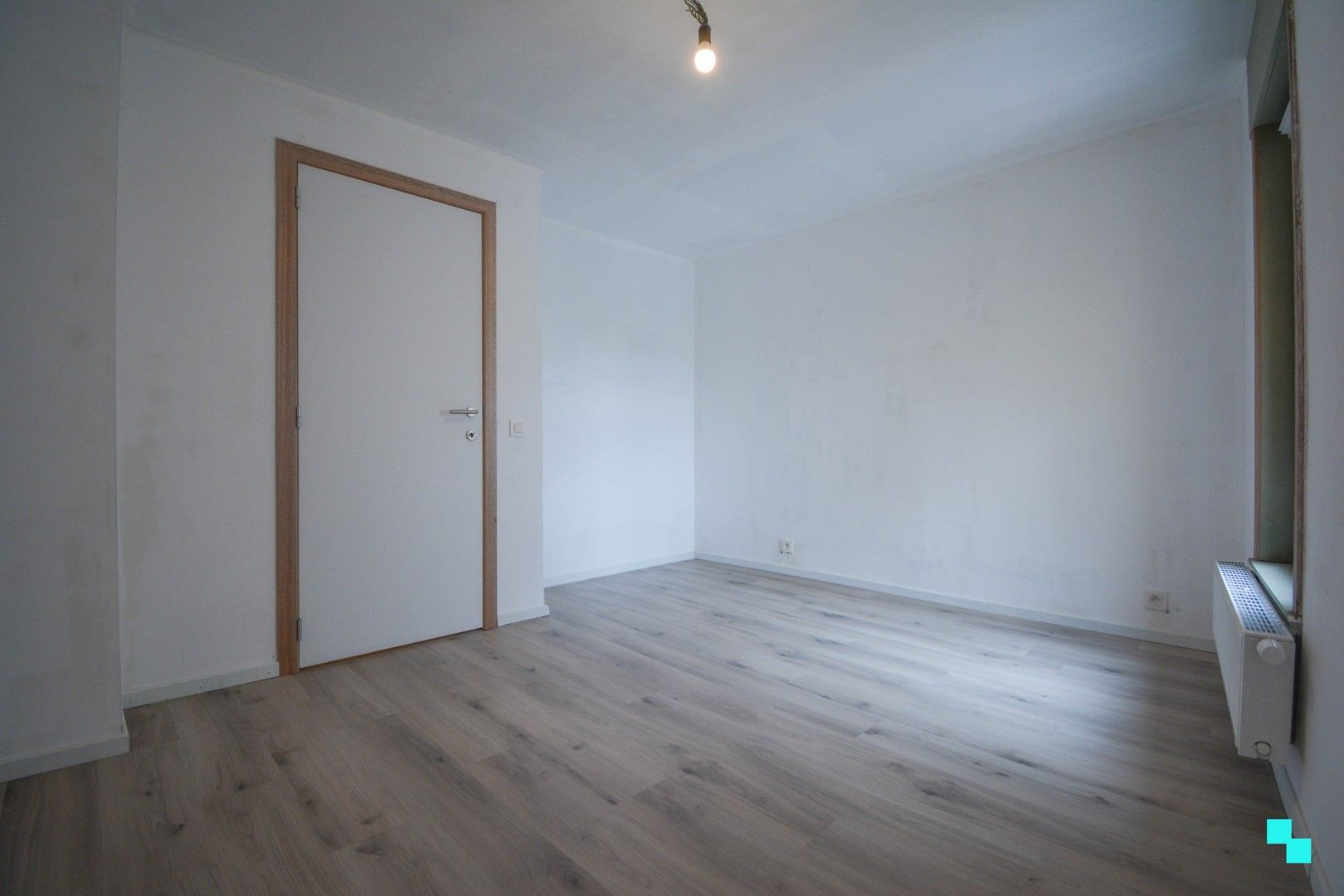 Totaal gerenoveerde woning met garage te centrum Roeselare foto 18