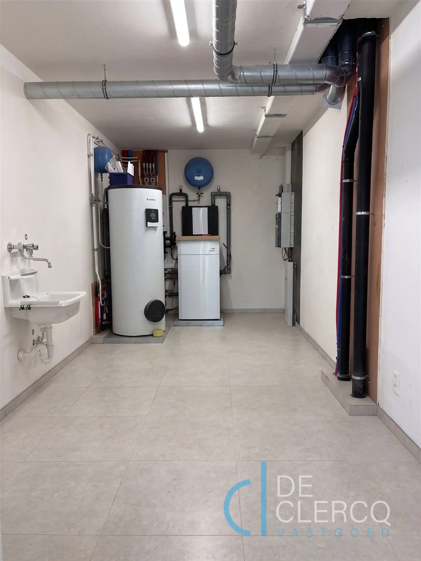 Halfopen woning met dubbele oprit te huur in Lochristi!  foto 6