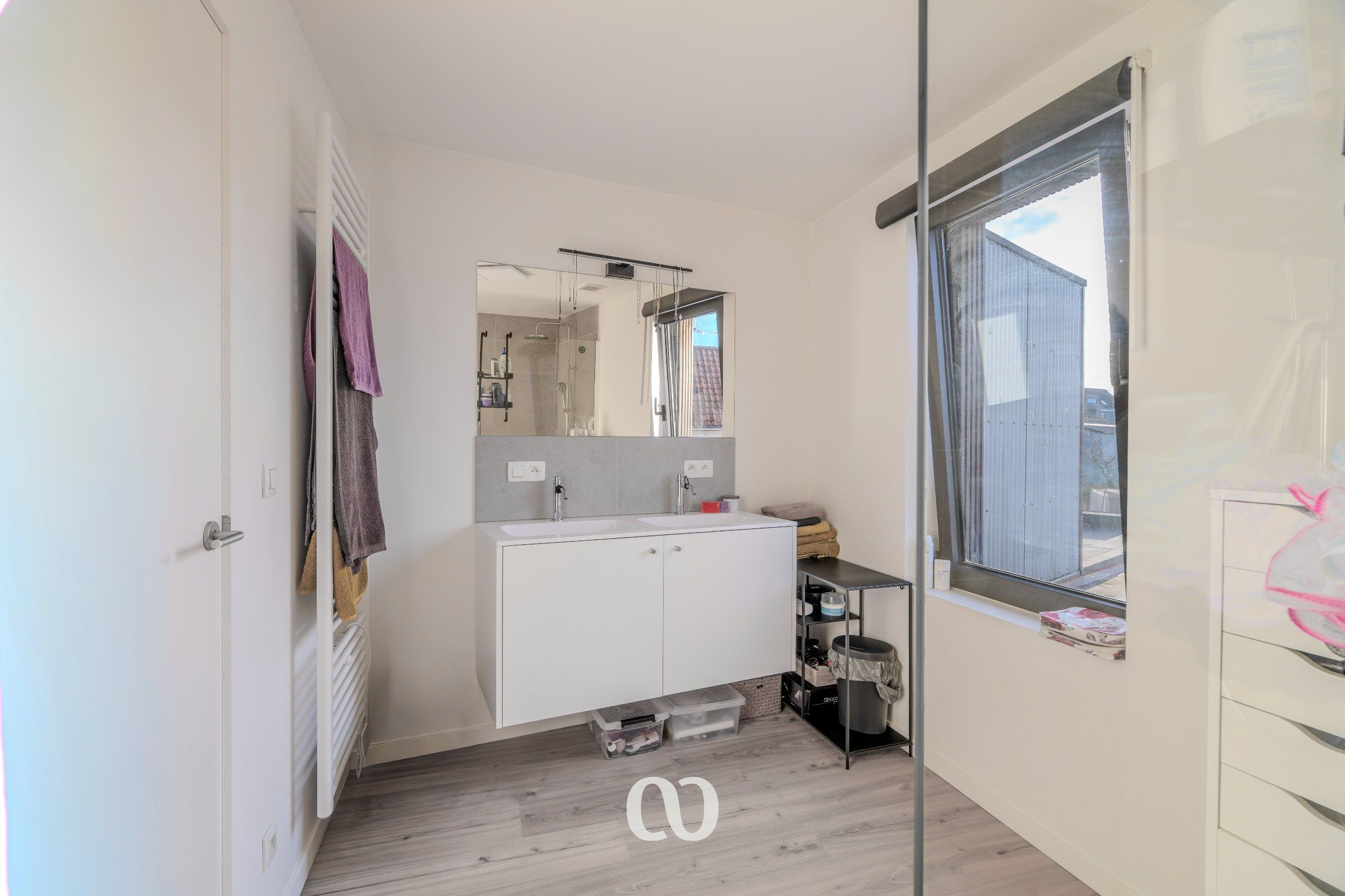 Volledig gerenoveerde woning met 3slpk en mooie tuin foto 9