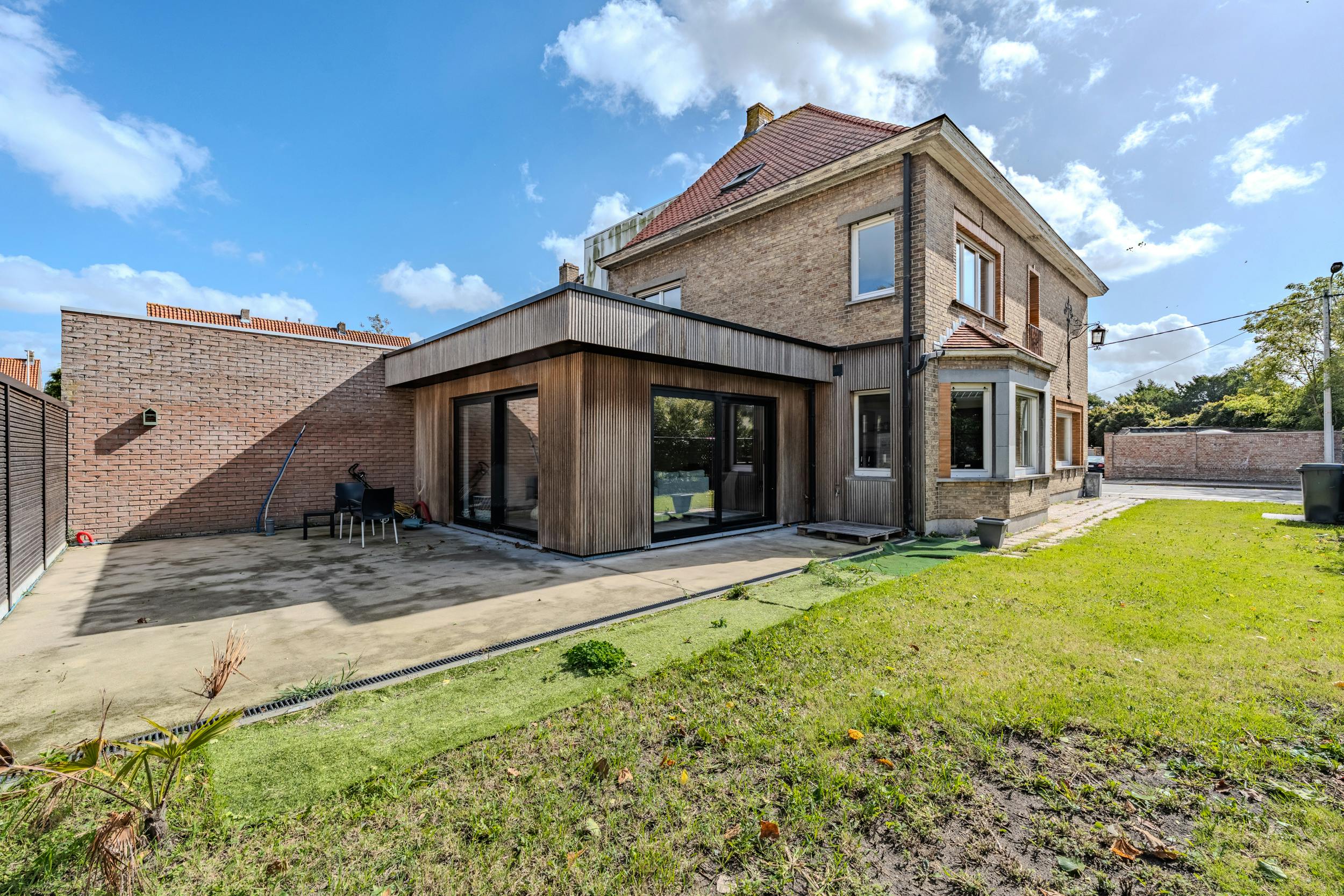 Huis te koop met zes slaapkamers en zongerichte tuin. foto 19
