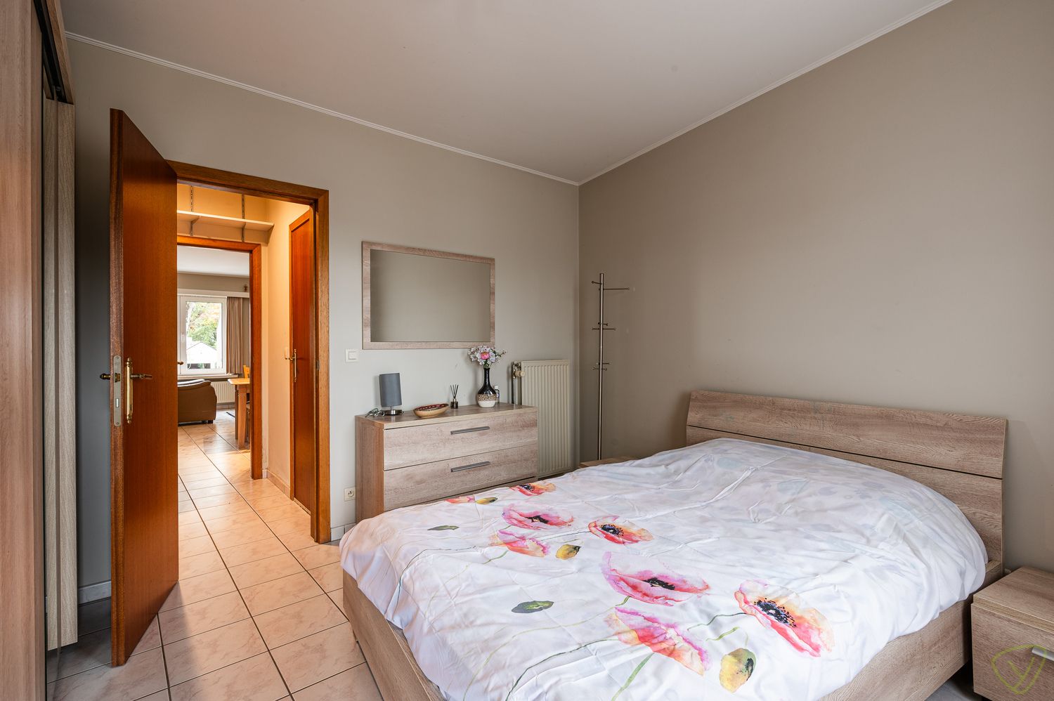 Zonnig en instapklaar appartement gelegen in de dorpskern van Kaprijke. foto 10