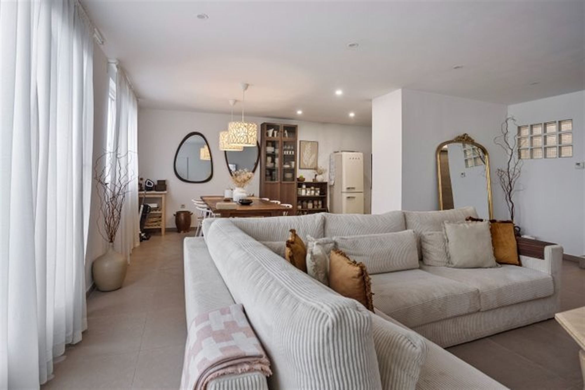 Instapklaar appartement met 2 slaapkamers en groot terras.  foto 3