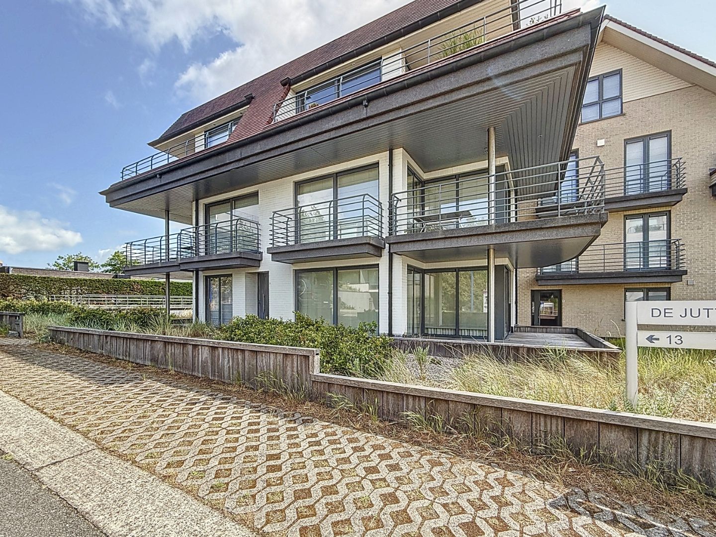Instapklaar hoekappartement op toplocatie te Oostduinkerke (Sint-André) foto 2