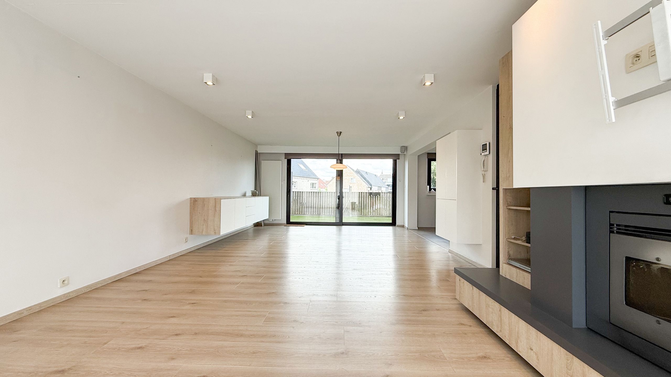 Ruim appartement met 2 slaapkamers en terras,met palletkachel foto 3
