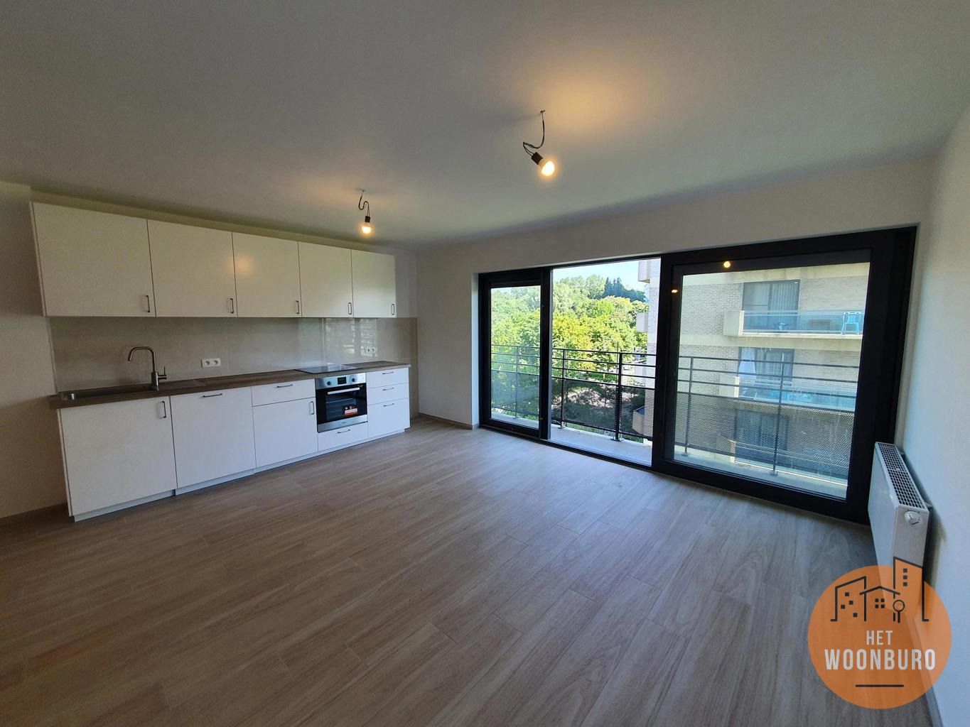 Appartement 4e Verd. achteraan met autostaanplaats foto 4