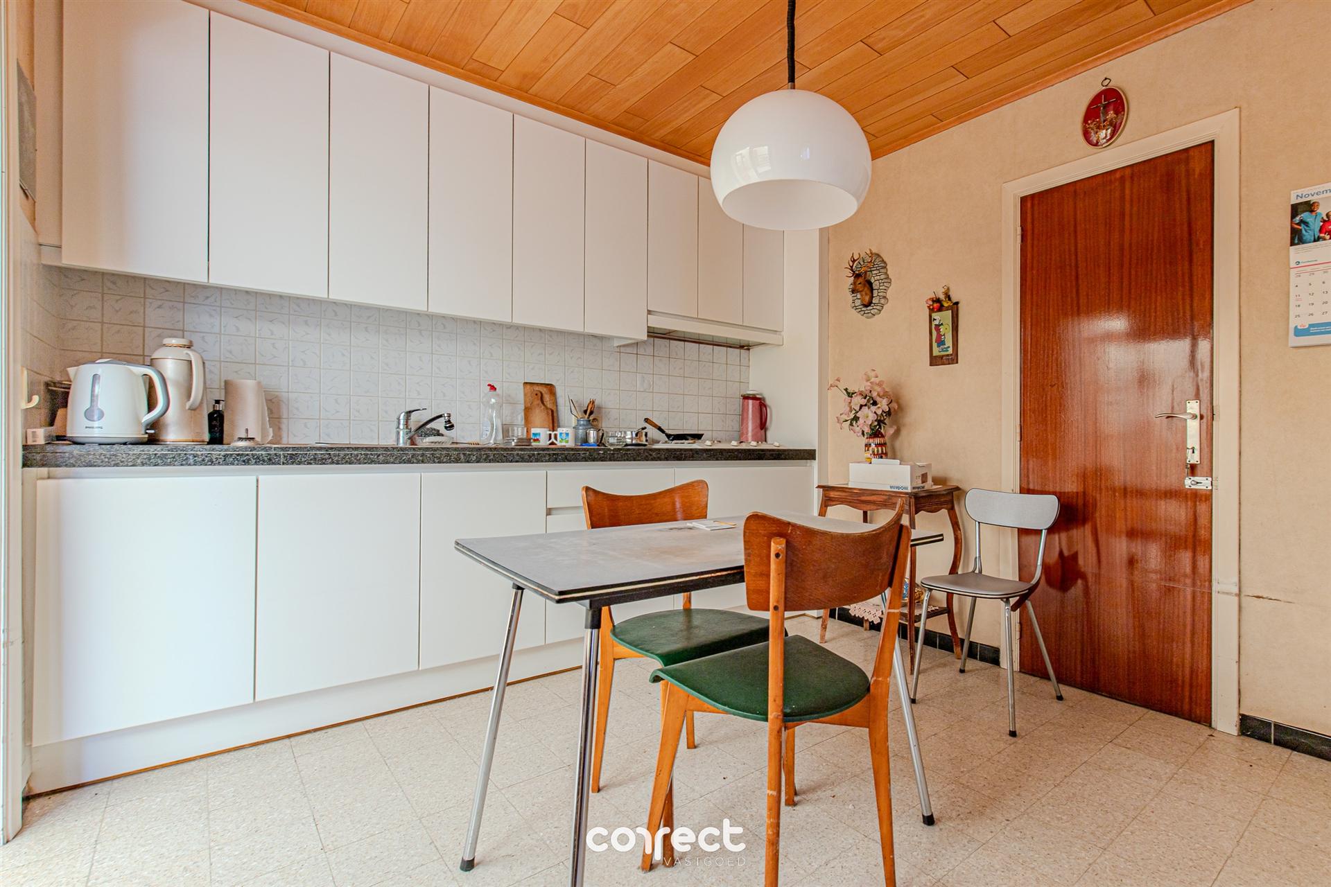 Volledig te renoveren of nieuw te bouwen appartementsgebouw met garages. foto 4