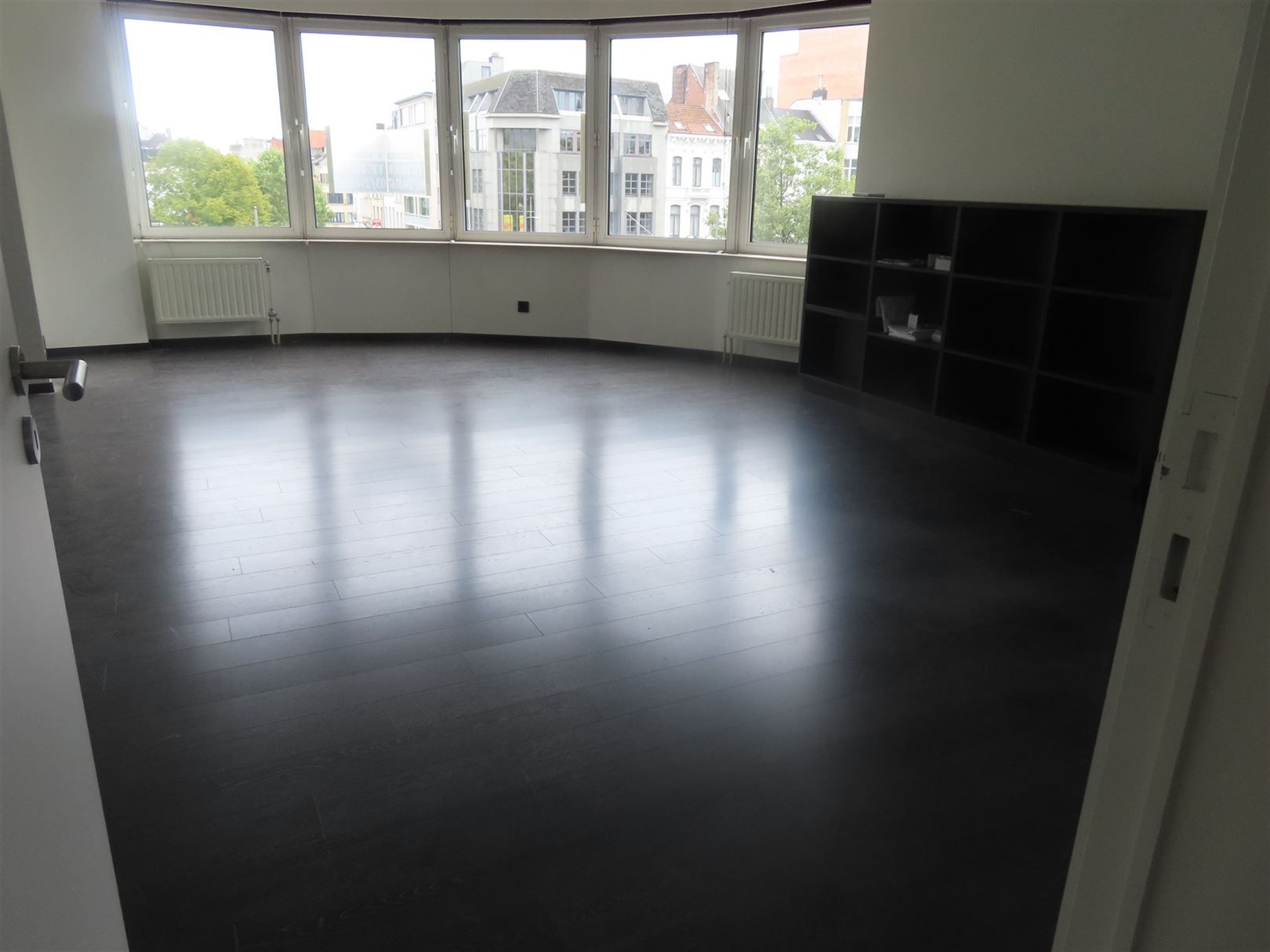 Prachtig en perfect gelegen kantoorruimte (ca 100m² tegenover het oude justitiepaleis! foto 3