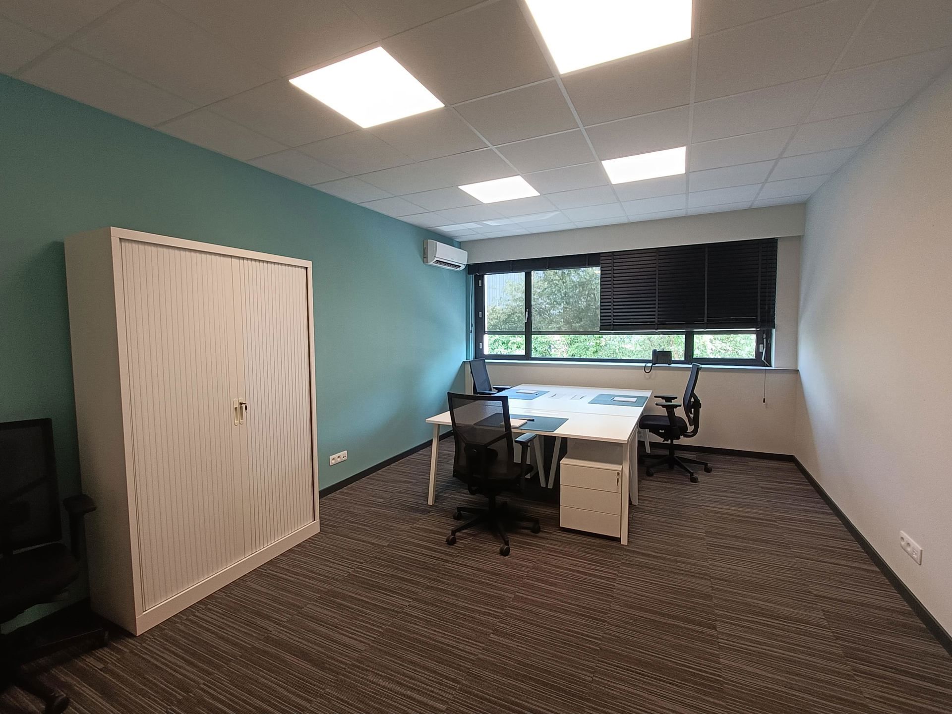 Kantoorgebouw te koop op uiterst strategische locatie foto 4