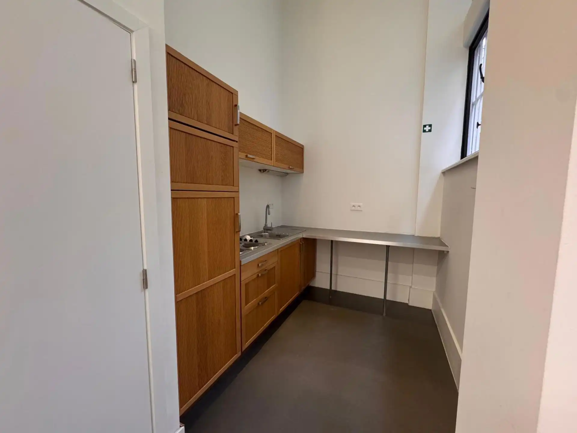 Instapklare showroom/kantoorruimte te huur te Antwerpen foto 6