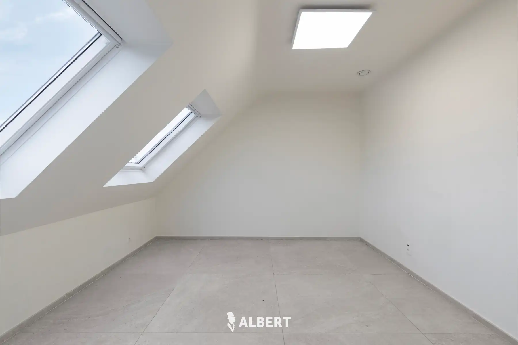 Centraal gelegen lichtrijk appartement met 2 terrassen foto 9