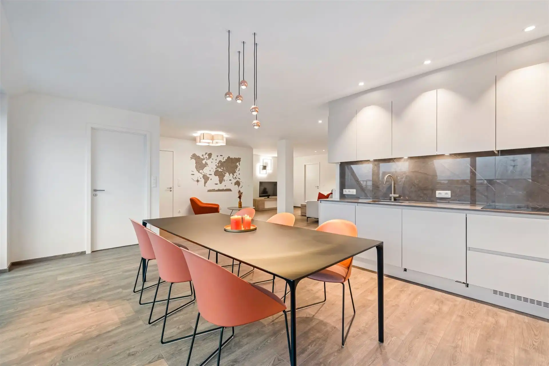 Uitzonderlijk ruim duplex appartement met loft allures in het hartje Sint-Niklaas (220m²) foto 4