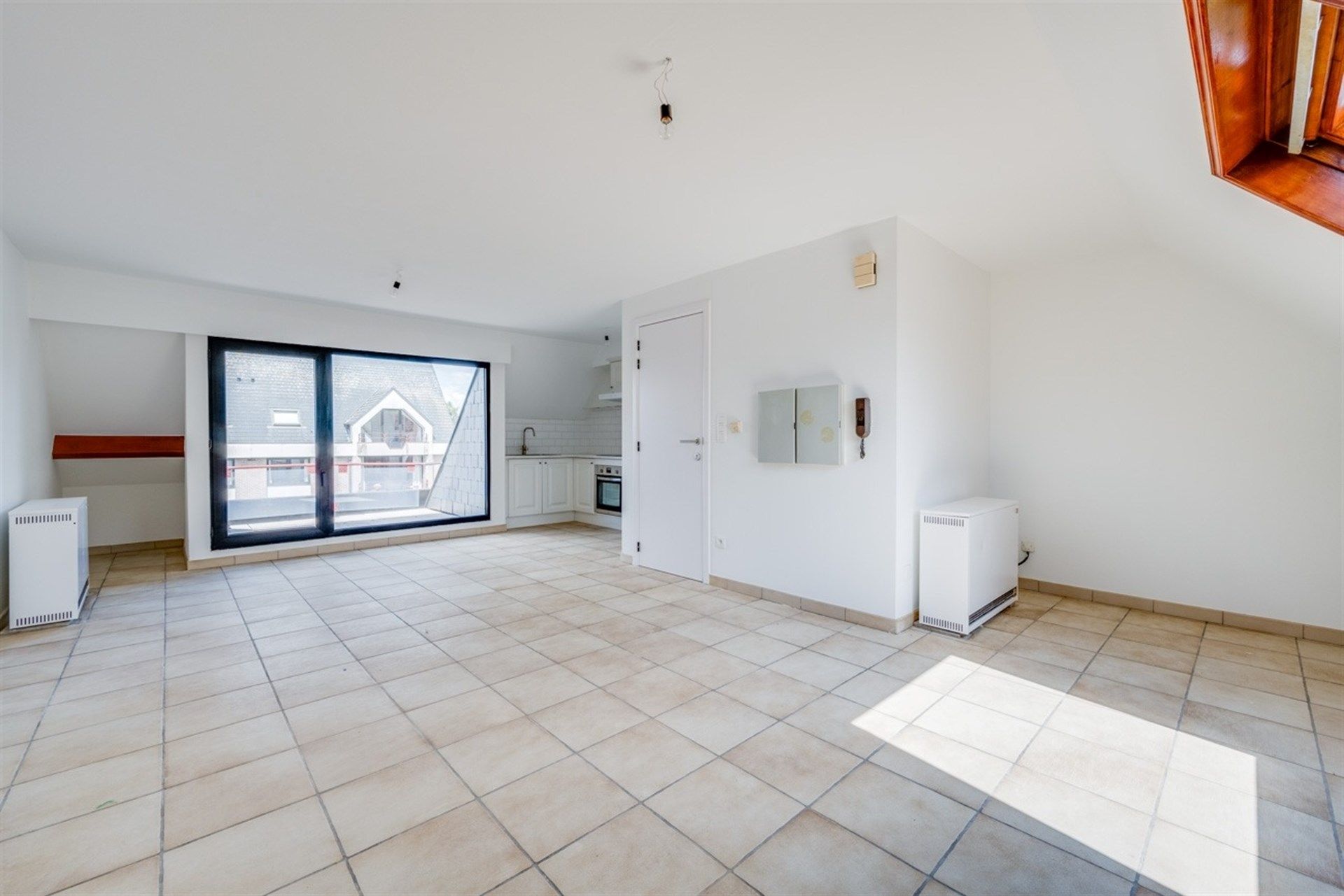 Ruim appartement met twee slaapkamers en staanplaats foto 2