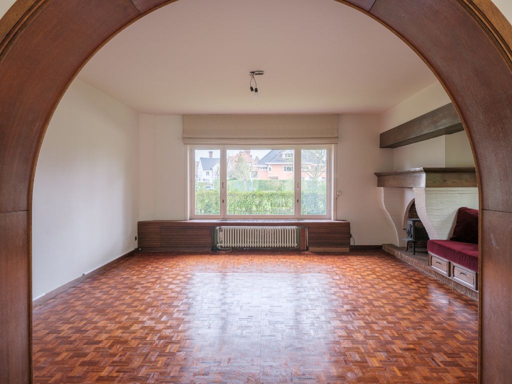 Unieke opportuniteit. Te renoveren villa in het befaamde “Miljardenkwartier”, nabij het Miljoenenkwartier, met 272m2 BVO – exclusief kelder – op een prachtig perceel grond. foto 4