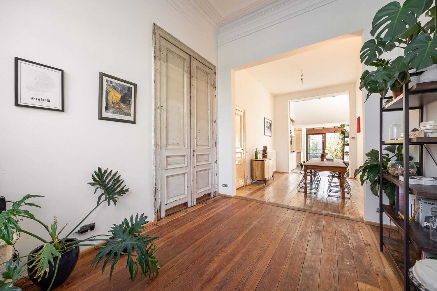 IN OPTIE Prachtige herenwoning (+/-330m² bewoonbaar-EPC B!) met zonnige stadstuin op toplocatie te Antwerpen foto {{pictureIndex}}