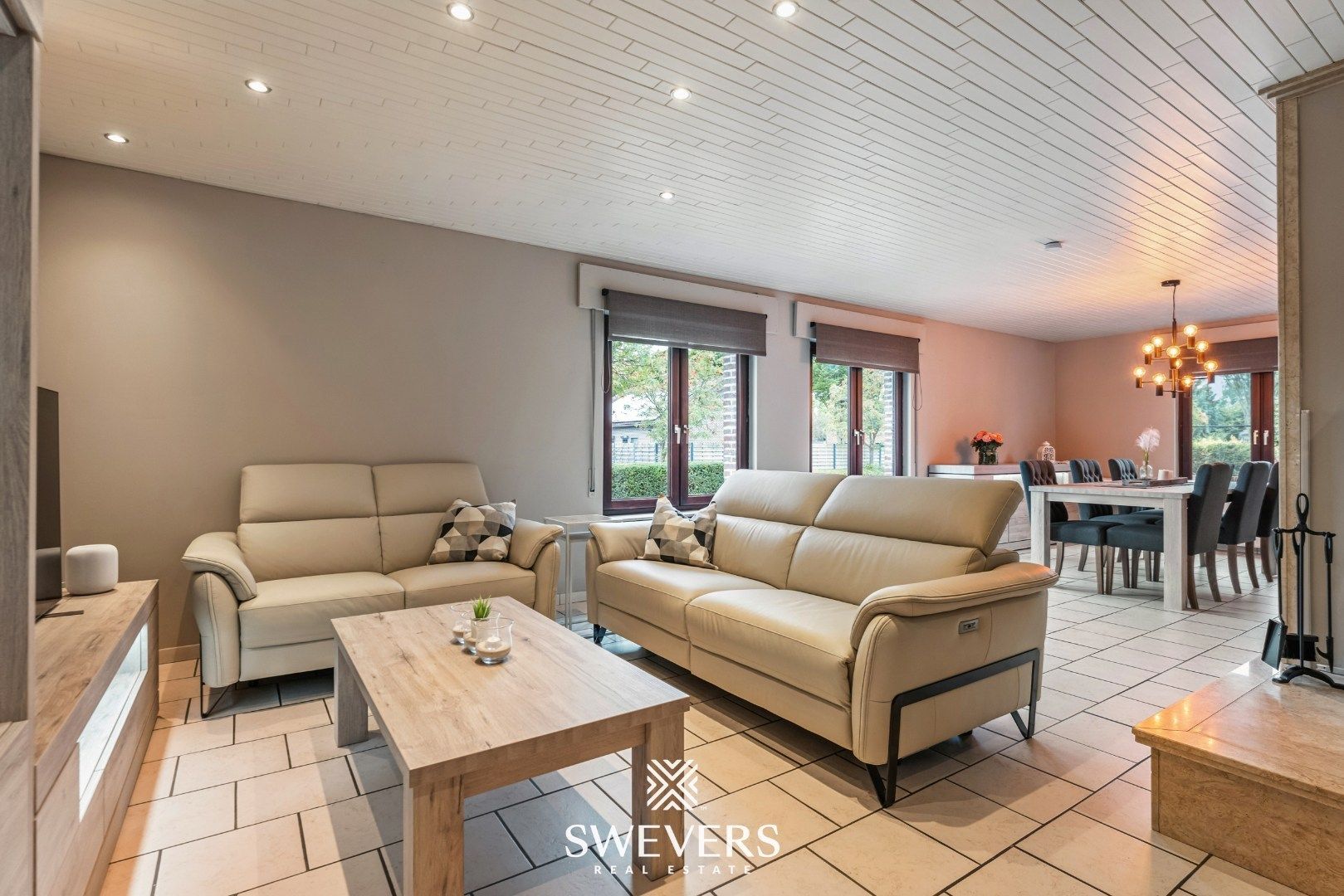 Instapklare gezinswoning met 5 slaapkamers en zonnige tuin te Genk foto 2