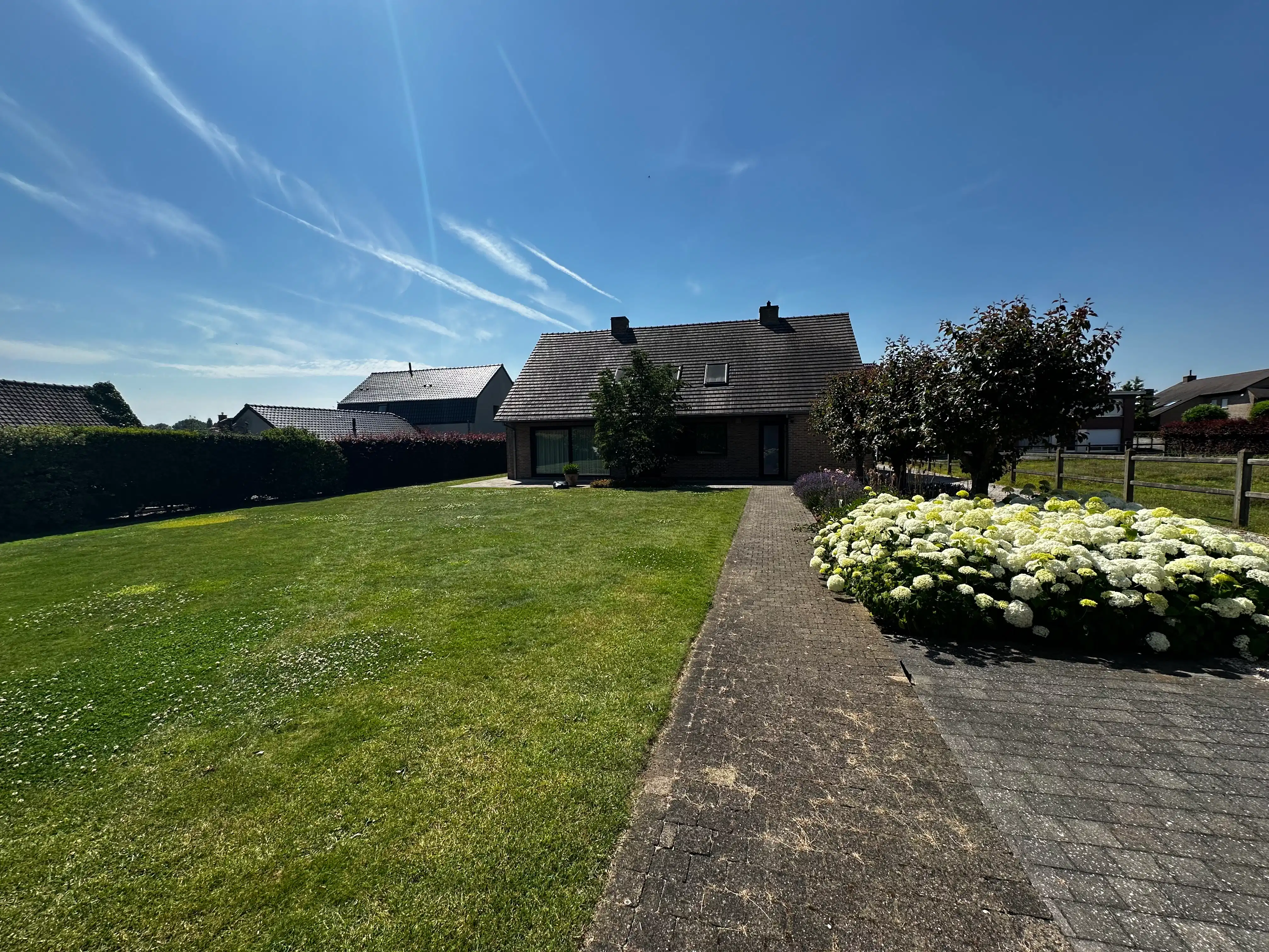 Ruime en lichtrijke woning te huur in het rustige Knesselare foto 21