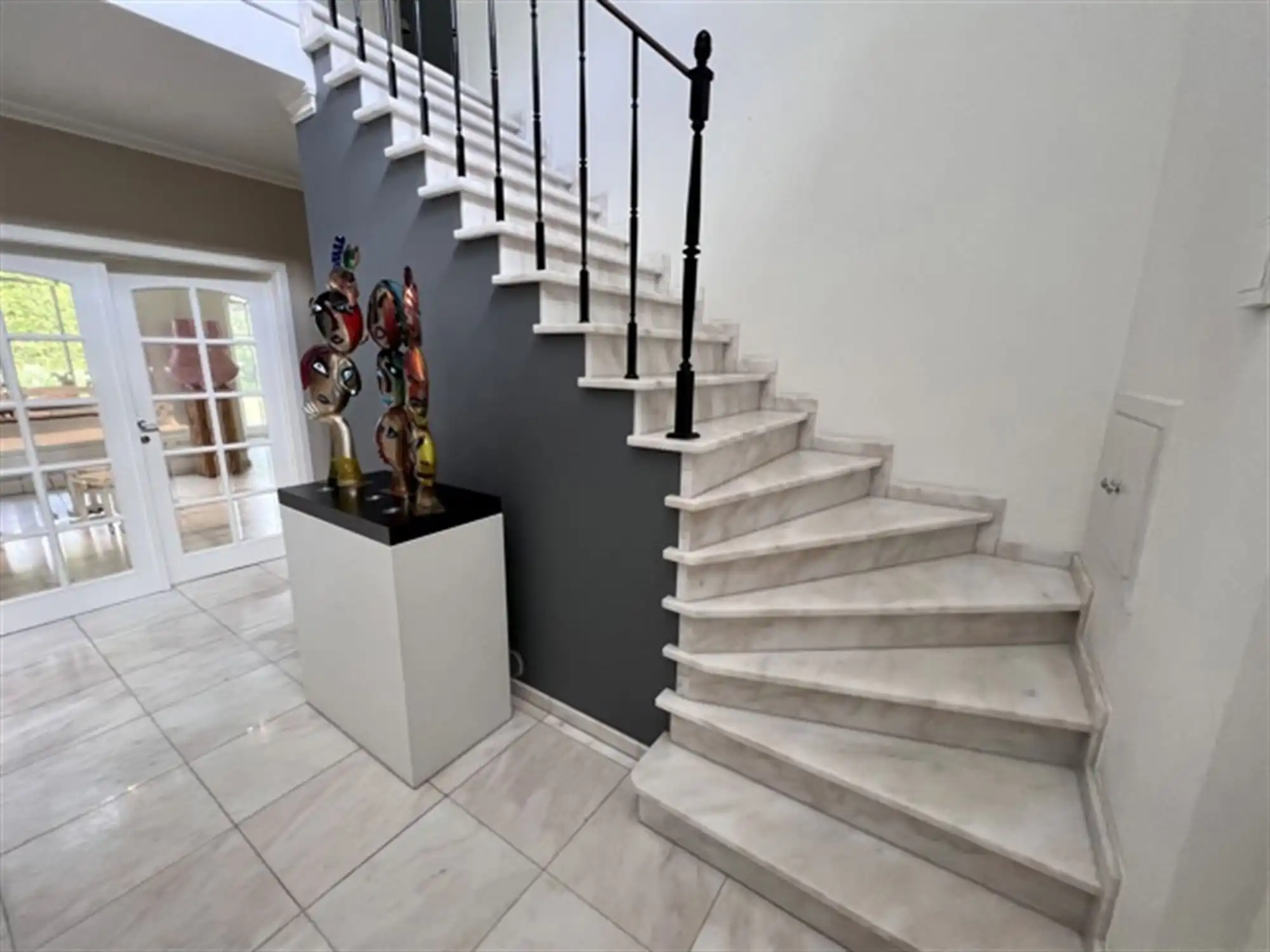 Villa met binnen en buitenzwembad foto 23