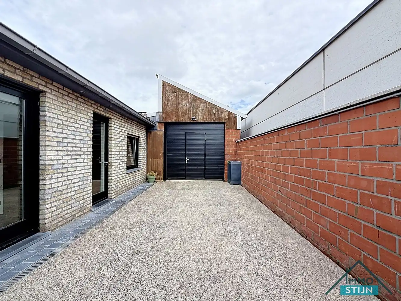 Instapklare woning met werkplaats foto 16