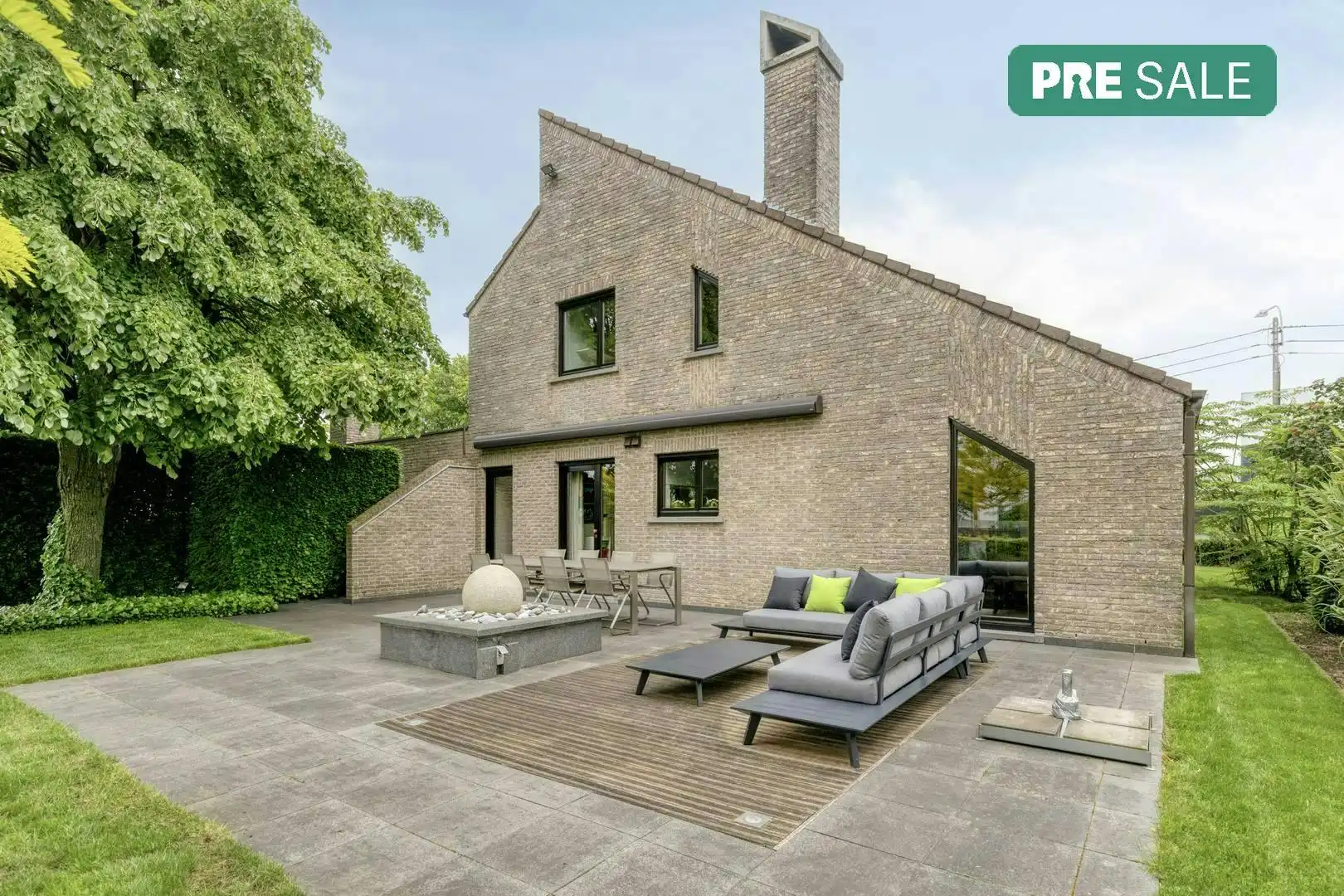 Alleenstaand huis op gunstige ligging te koop in Waregem foto {{pictureIndex}}