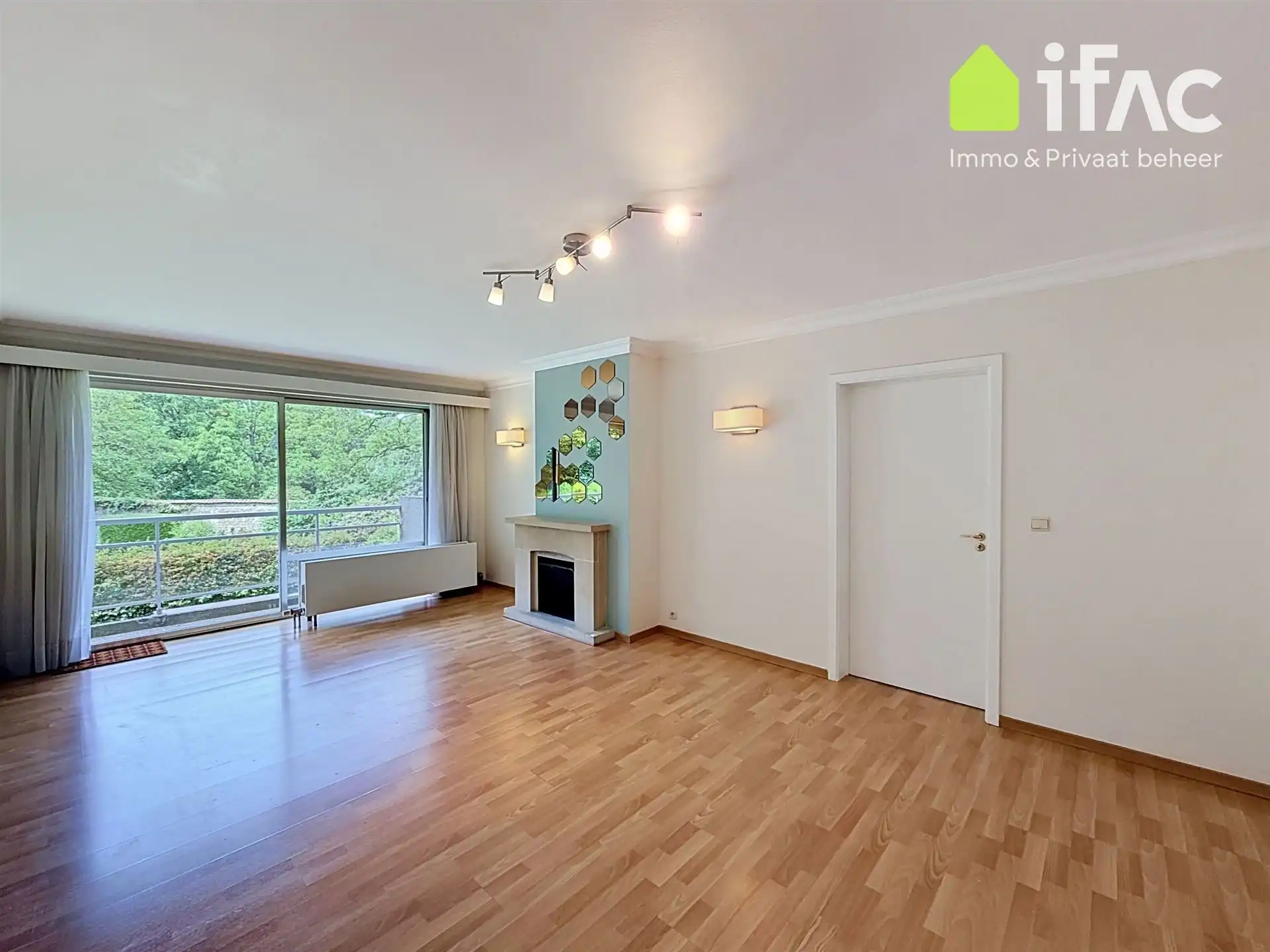 Rustig gelegen appartement met terras foto {{pictureIndex}}