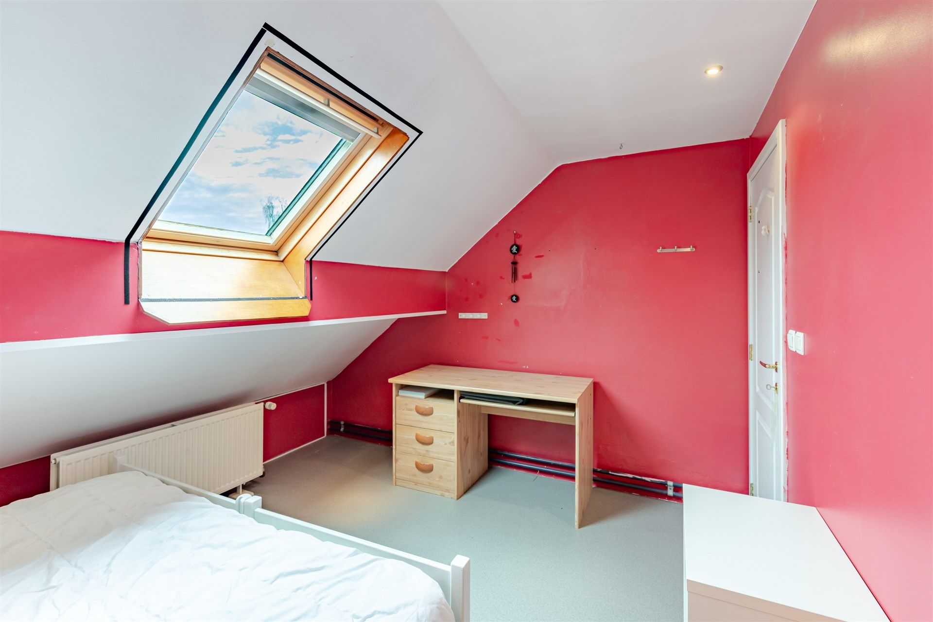 Gezinswoning met vier slaapkamers, garagegebouw en grote tuin op 1705 m² foto 12