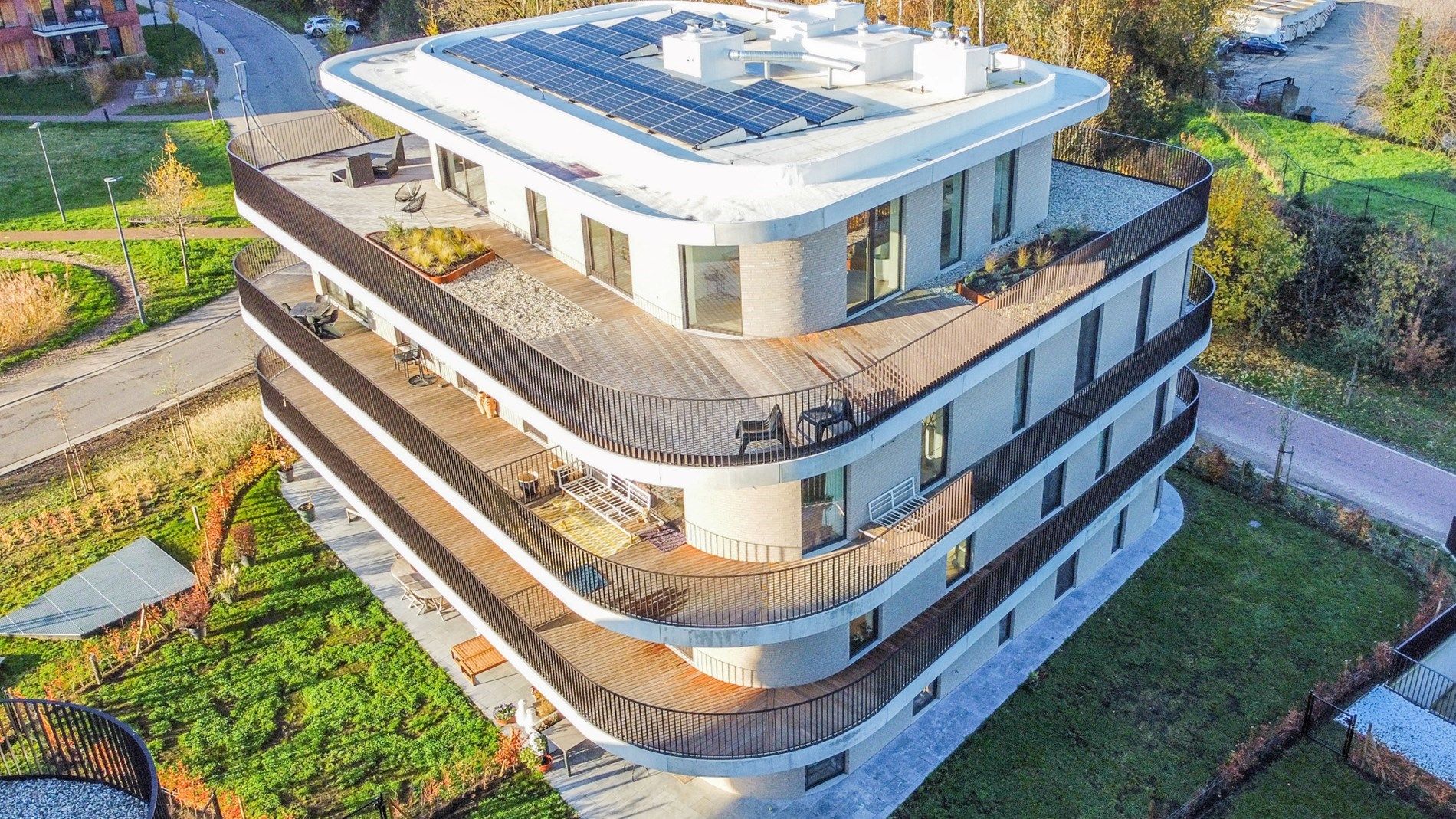 Nieuwbouw, luxueuze penthouse met buitenruimte van 220m²! foto {{pictureIndex}}
