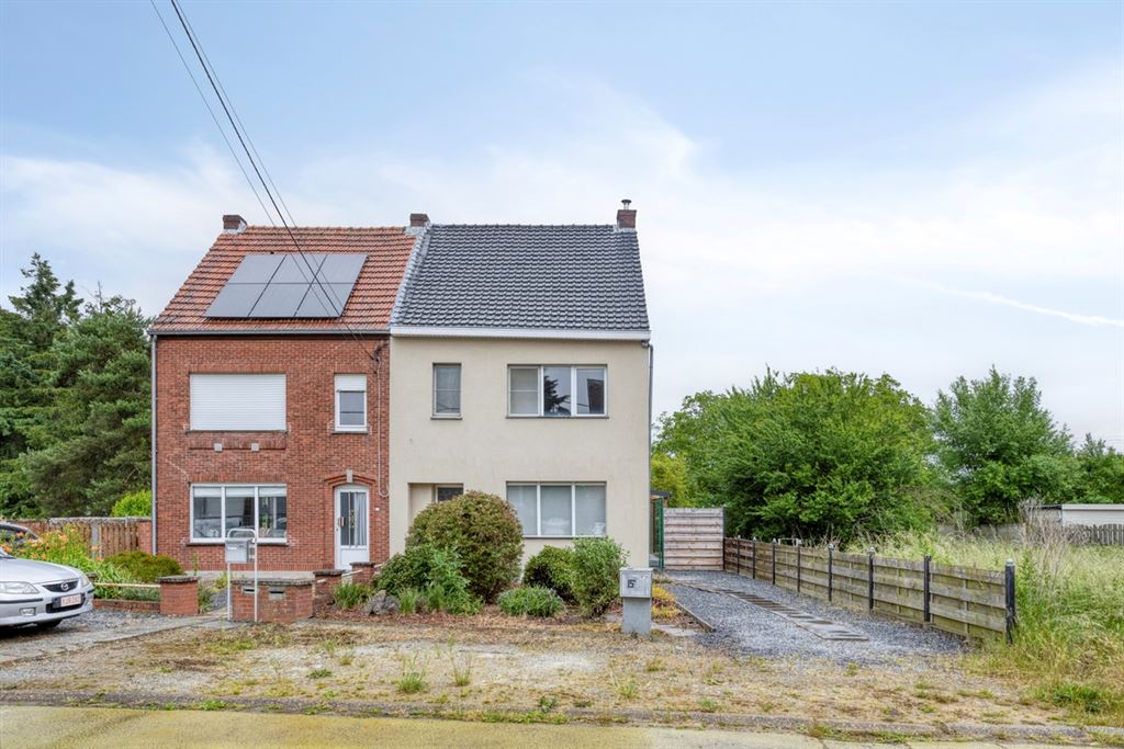 Knappe starterswoning op een gunstige locatie!   foto {{pictureIndex}}