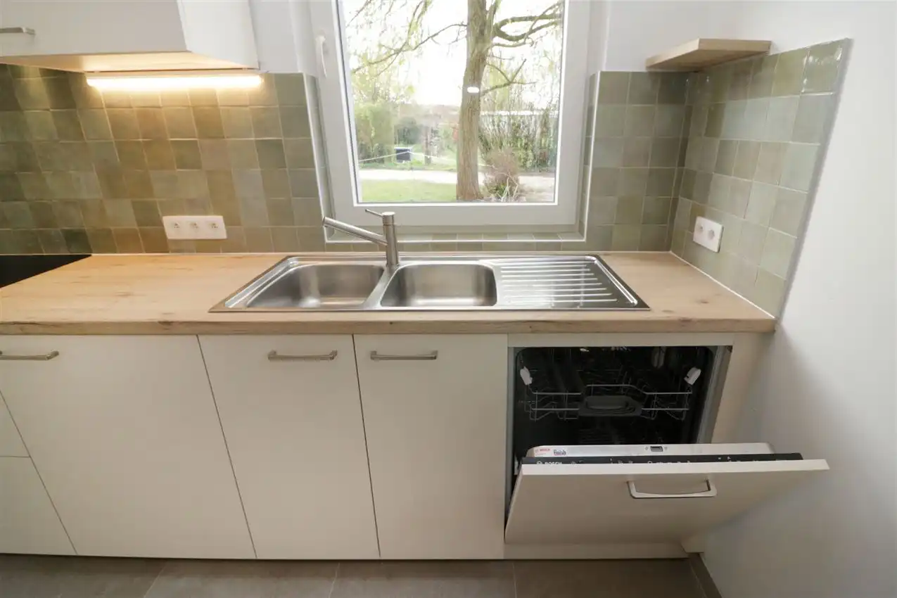 Gerenoveerde woning met 4 slpk, tuin, garage foto 9