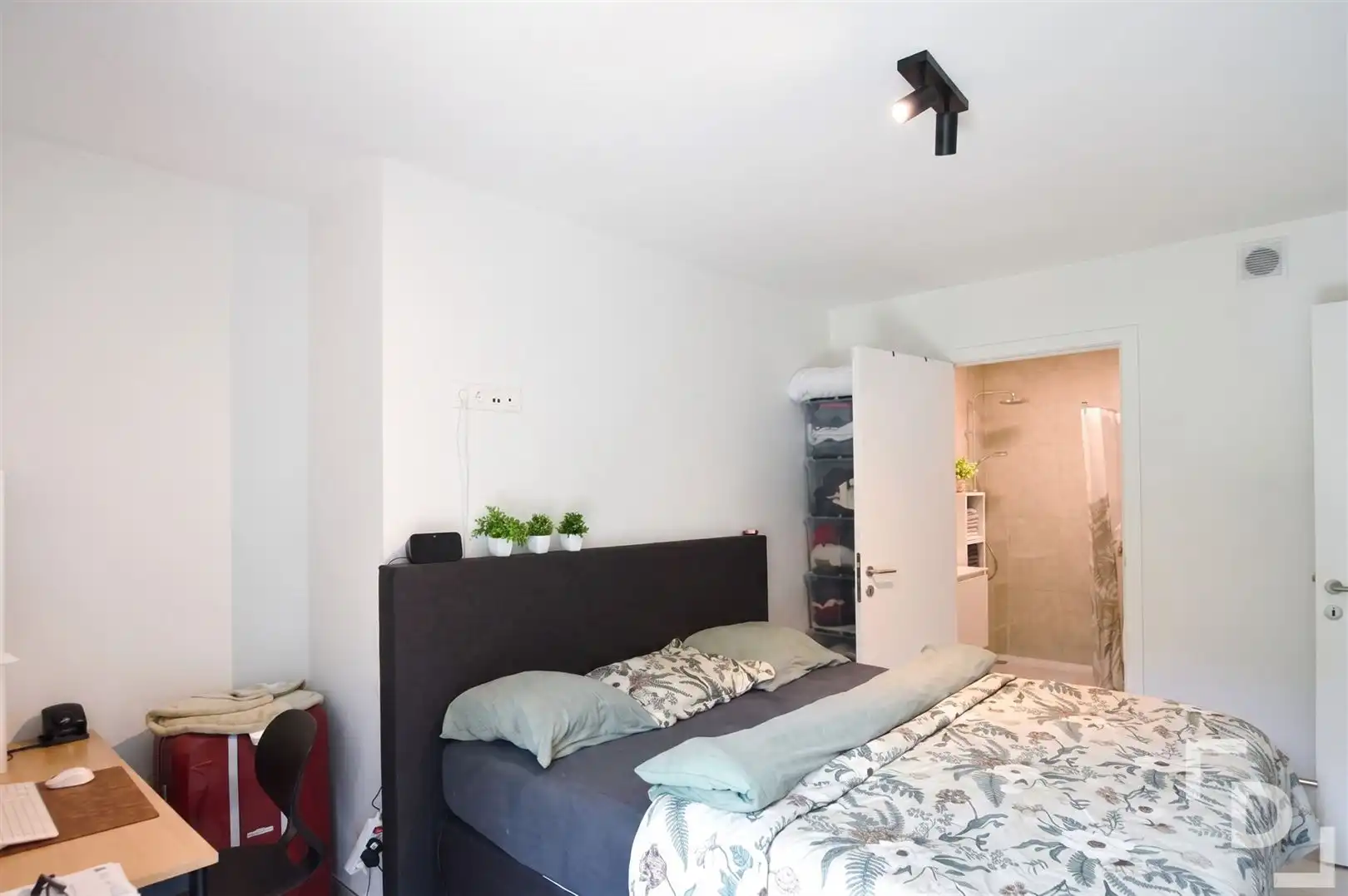 Modern appartement met staanplaats te huur in centrum Ieper foto 6