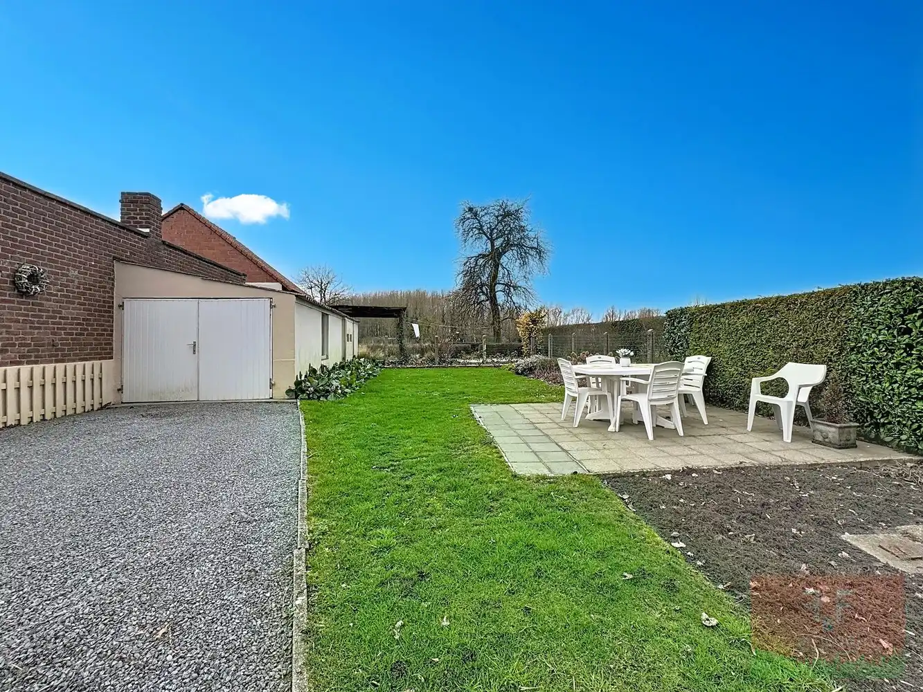 Open gezinswoning met ruime slaapkamers, garage en open tuin te Vlierzele foto 24